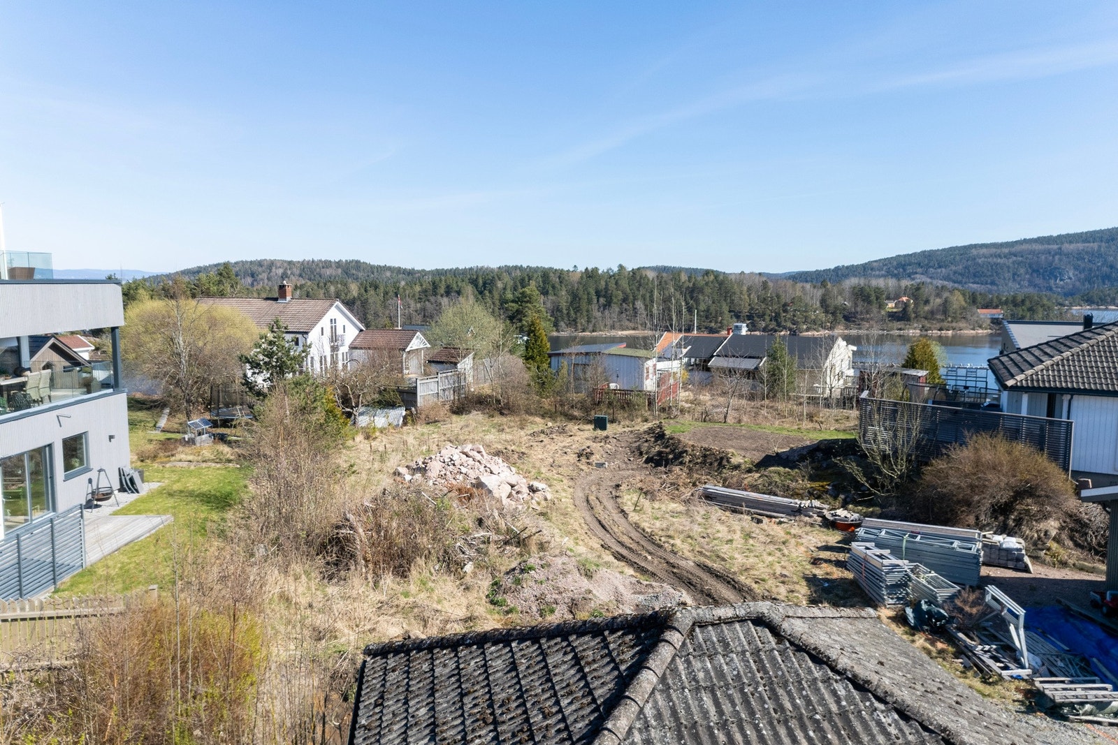 Tomten sett fra innkjøring/adkomst Galleribilde