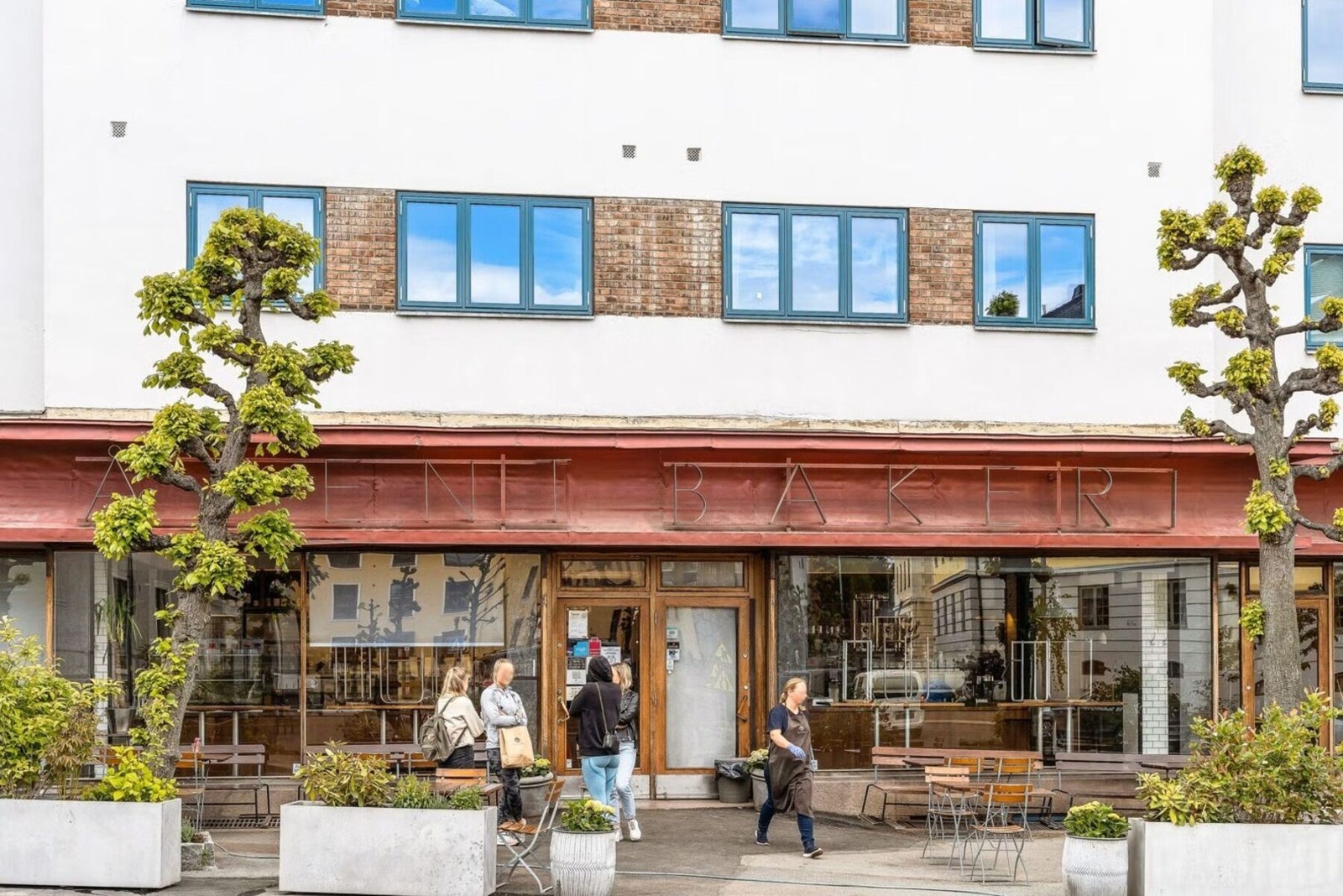 Torshov kan også friste med en rekke populære spisesteder og kaféer. Åpent Bakeri og Lofthus Samvirkelag ligger i nær gangavstand fra boligen og er kjent for å servere noen av byens beste pizzaer på kveldstid. Galleribilde