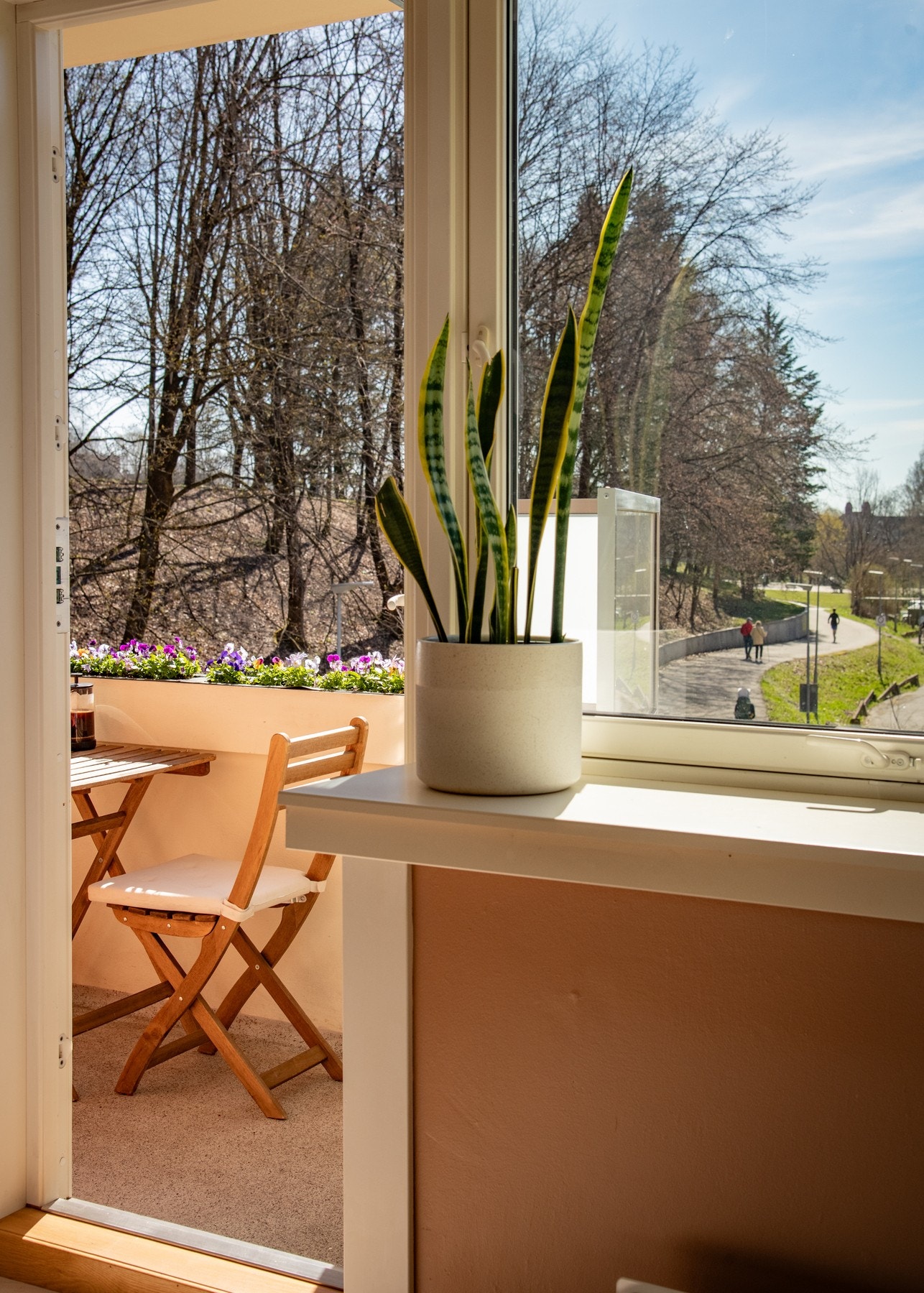 Utgang til flott og solrik balkong på ca 4m2. Galleribilde