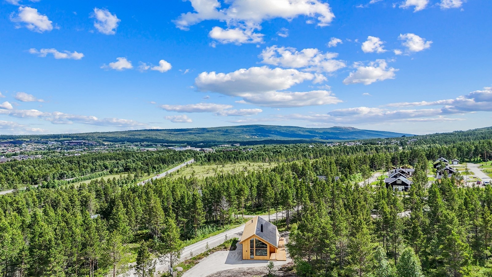 Fra hytta er det kort vei til Røros sentrum, som står på UNESCOs liste over verdensarv. Galleribilde