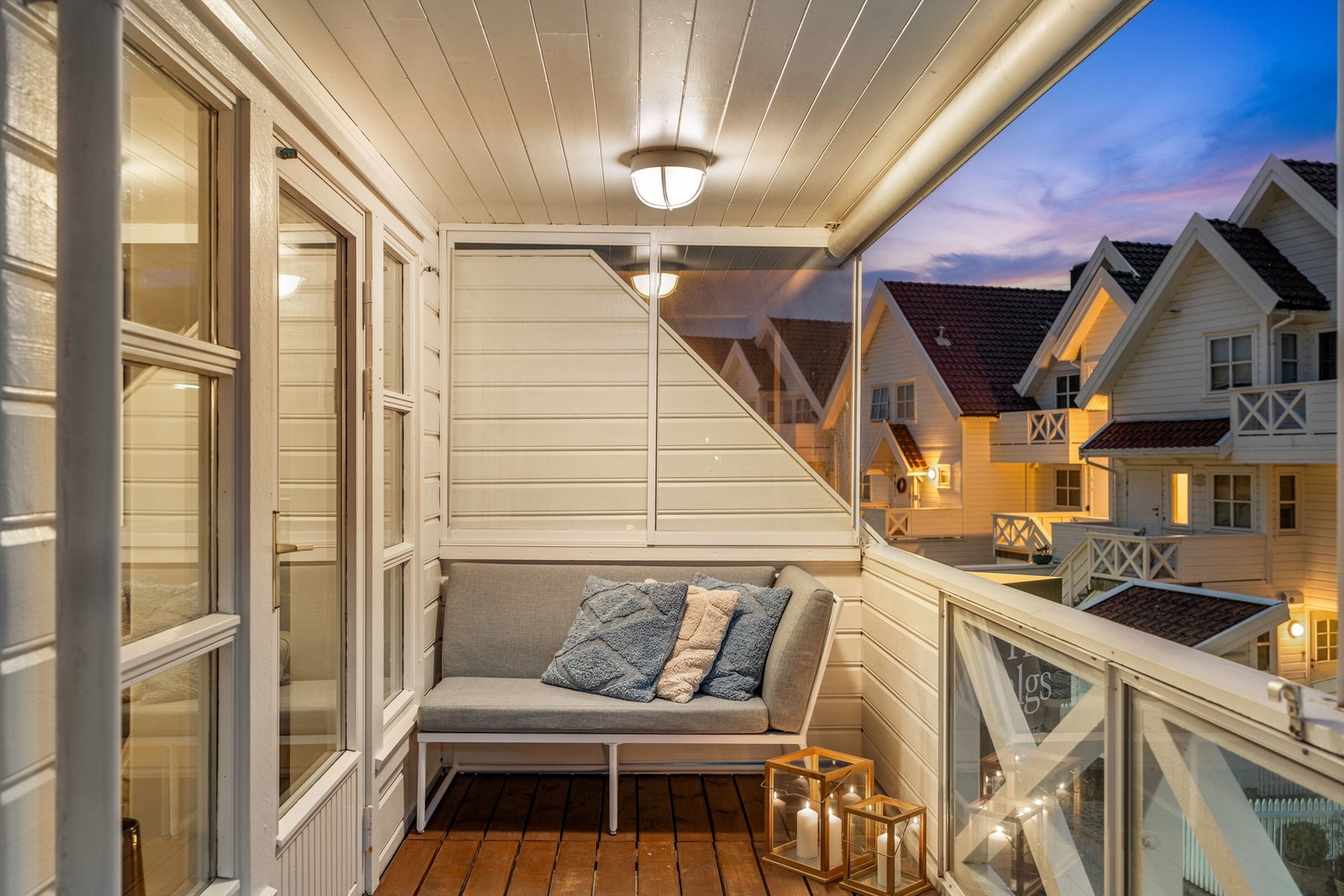 Balkongen er overbygget i denne enden. Galleribilde