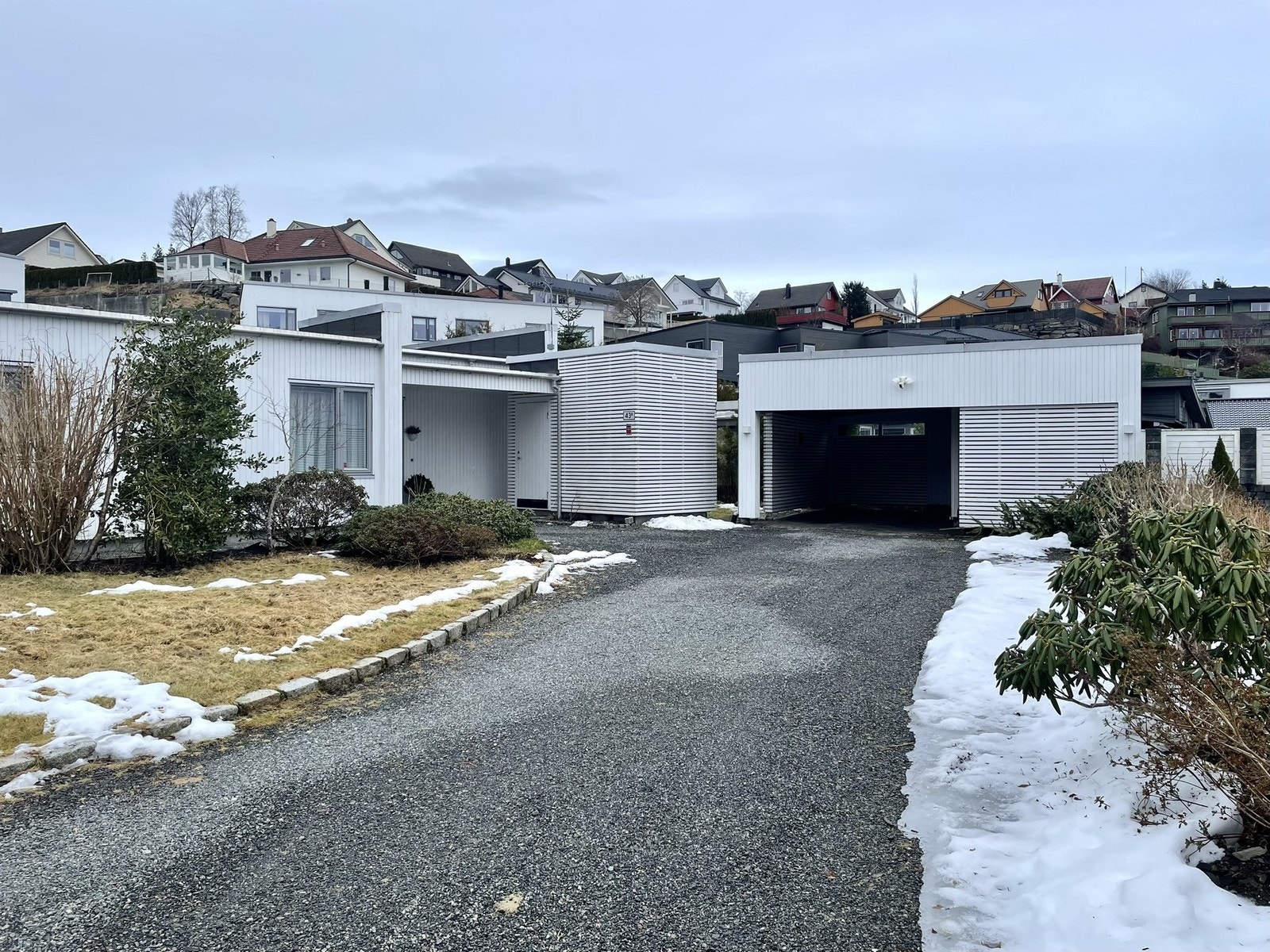 Innkjørsel. Galleribilde