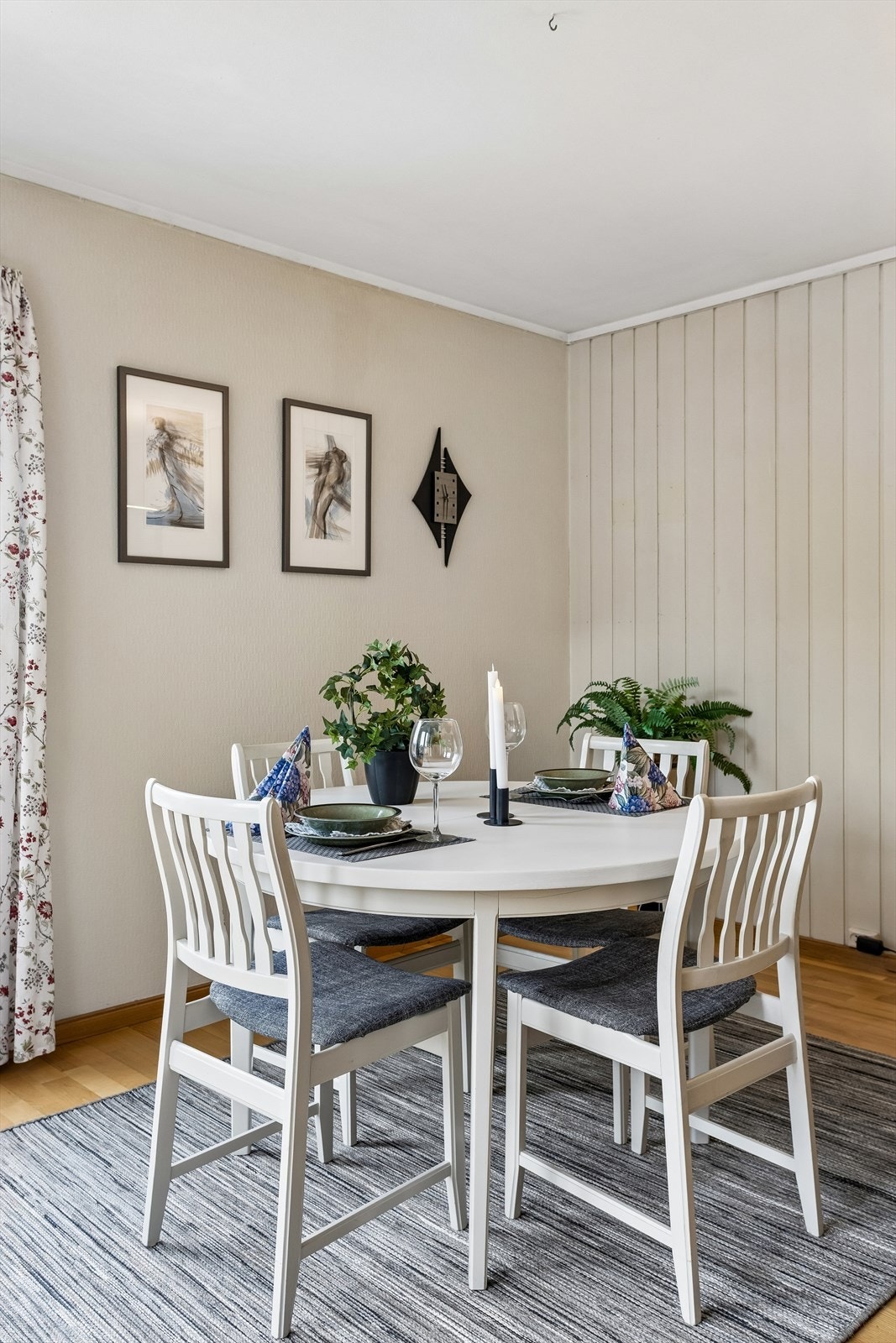 En naturlig plass for måltider med familie og venner. Galleribilde