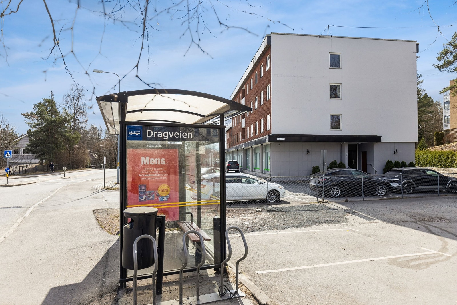 Bussholdeplass Galleribilde