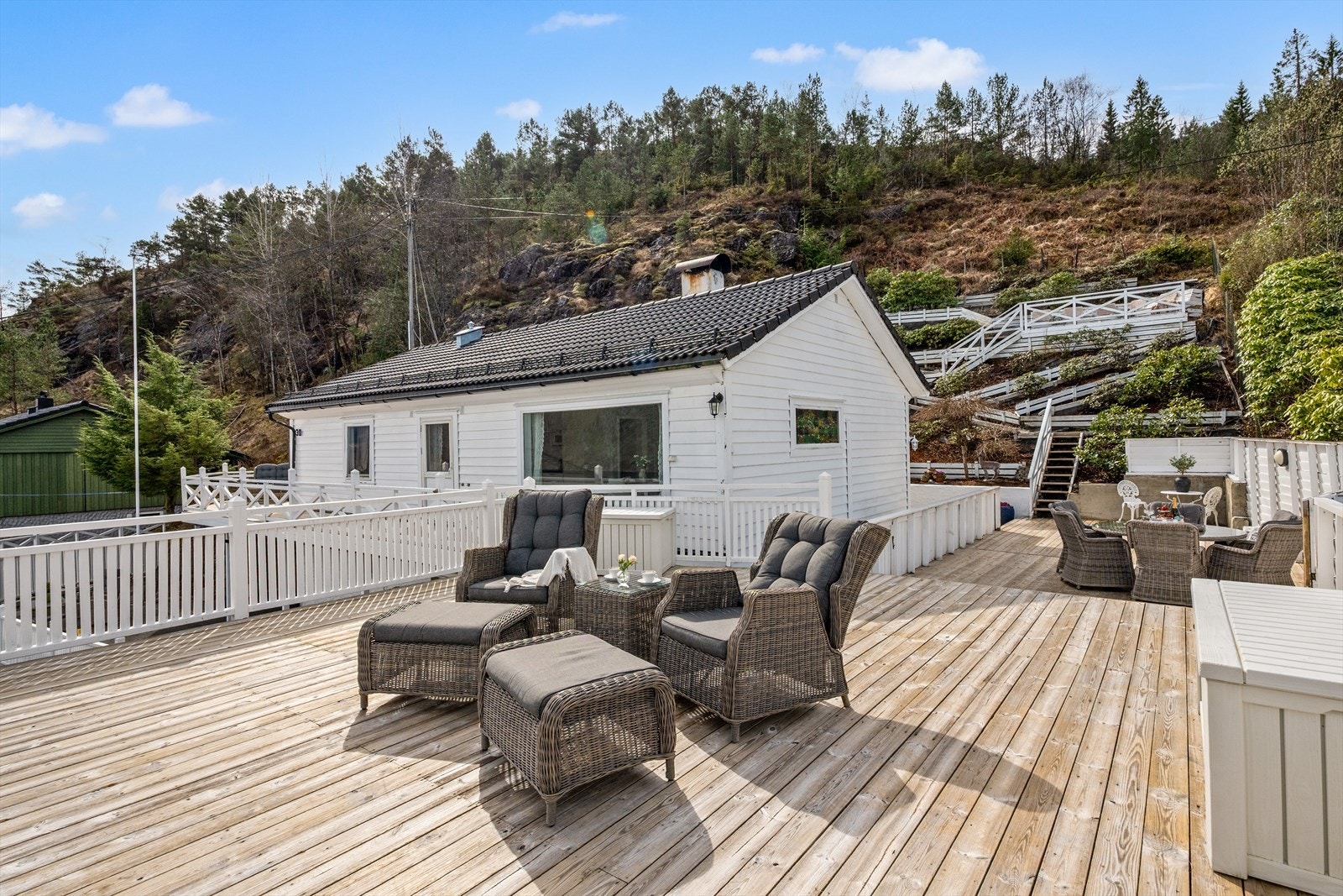 Terrassen over garasjen måler hele 43m². Galleribilde