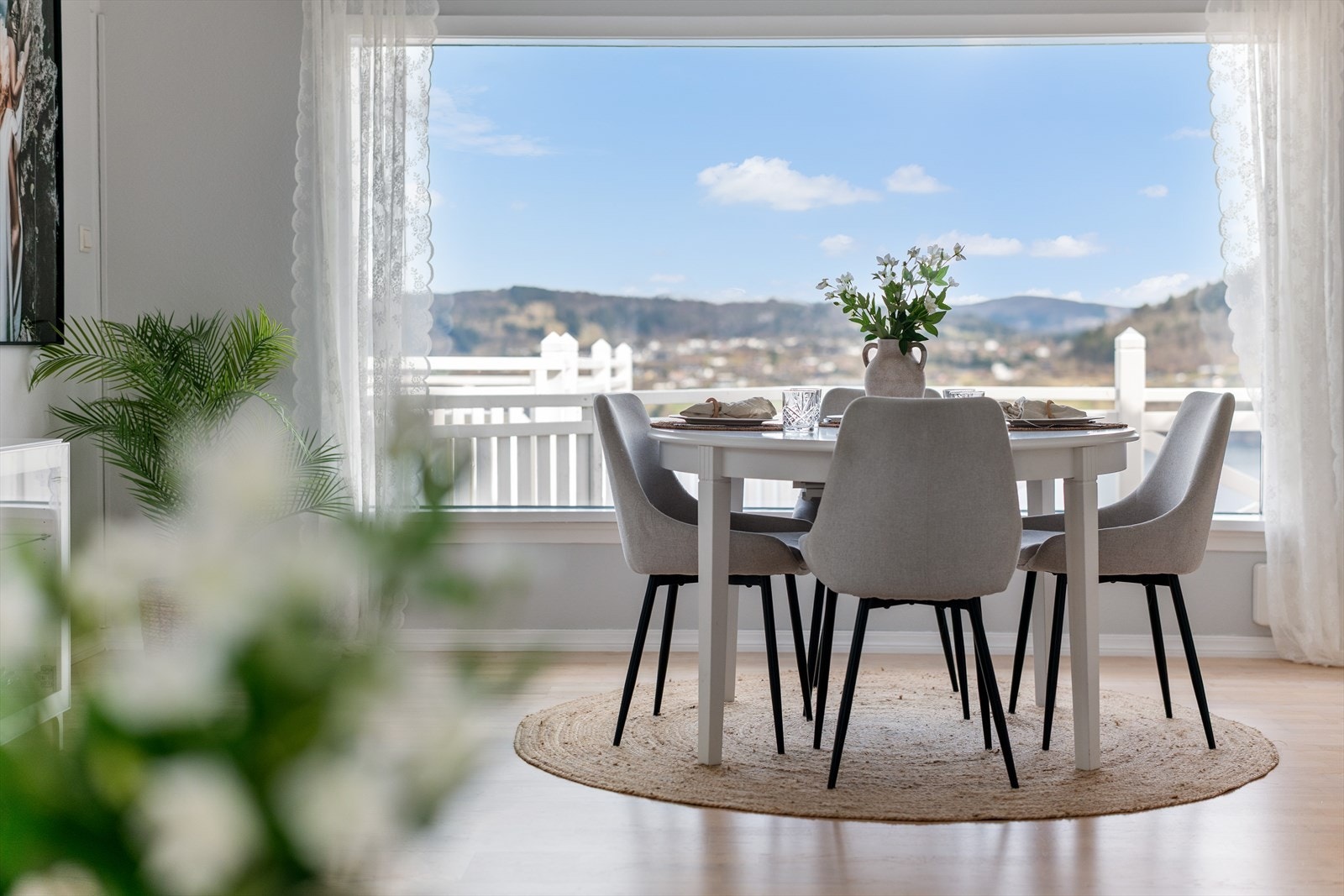 Måltidene kan nytes med fantastisk utsikt! Galleribilde