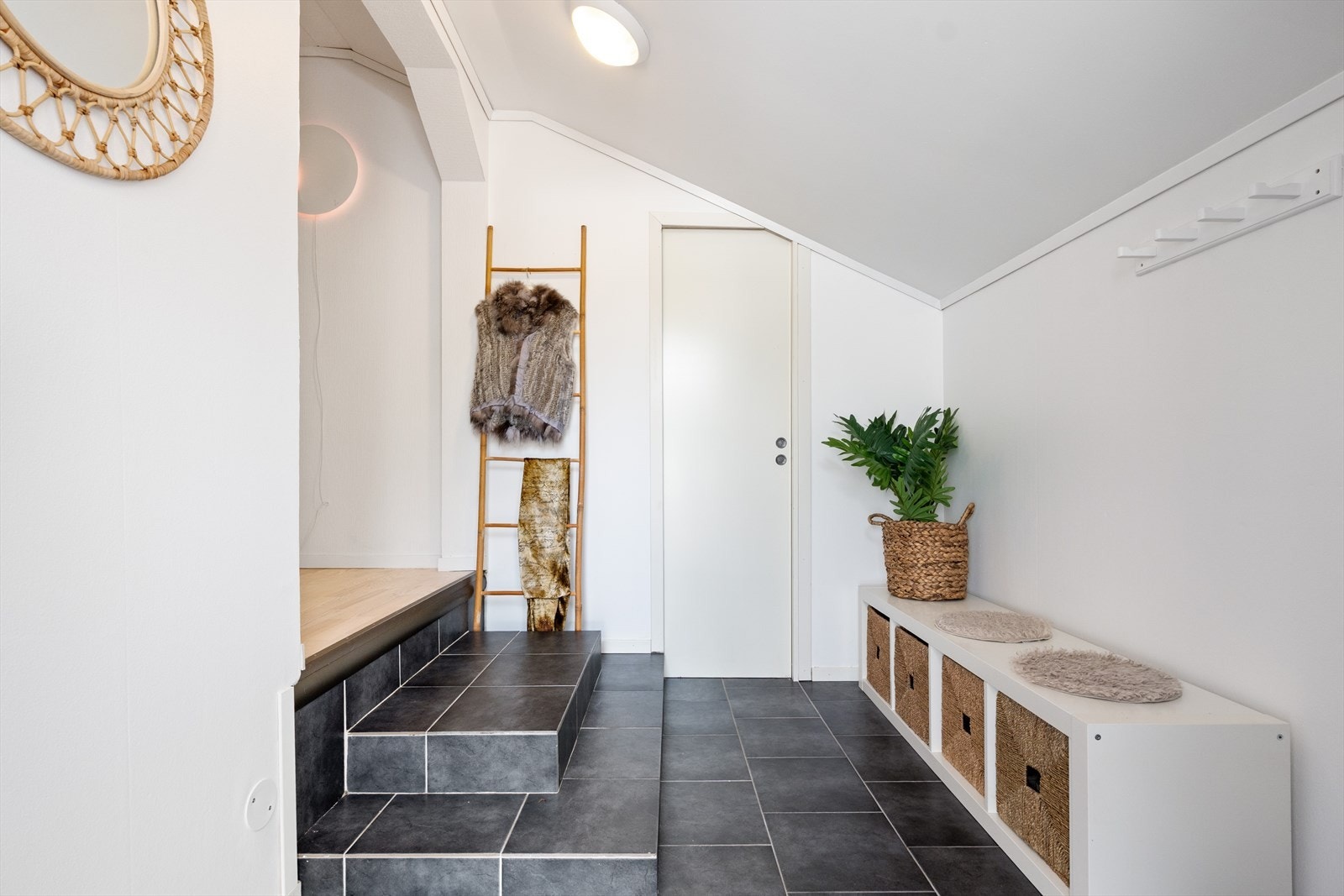 Entre hoveddel har god plass til oppbevaring! Galleribilde