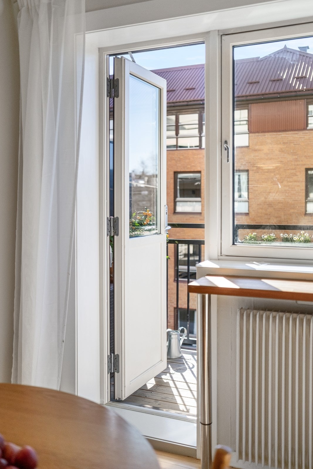 Fra kjøkkenet/stuen er det direkte utgang til en flott balkong. Galleribilde