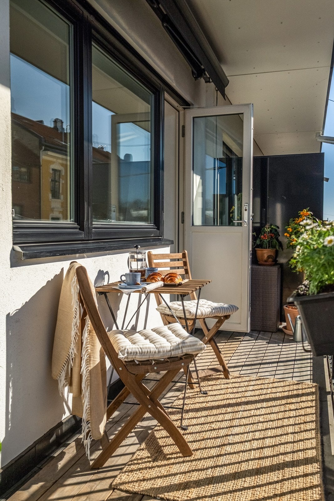 Selger opplyser at det er sol på balkongen mellom kl. 14-22 på sommerstid. Galleribilde