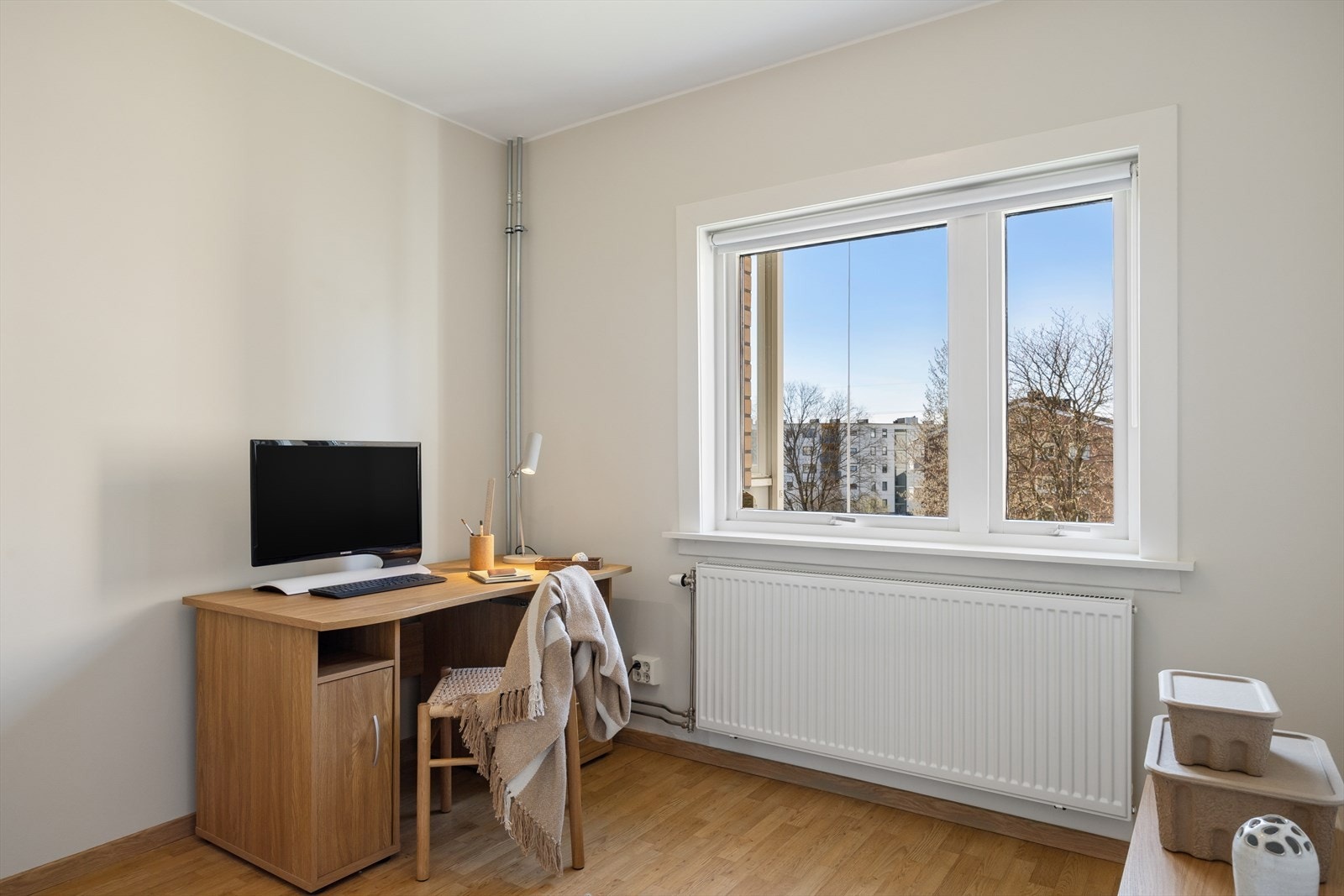 Soverom nr. 2 egner seg godt til et barnerom, gjesterom eller hjemmekontor. Galleribilde