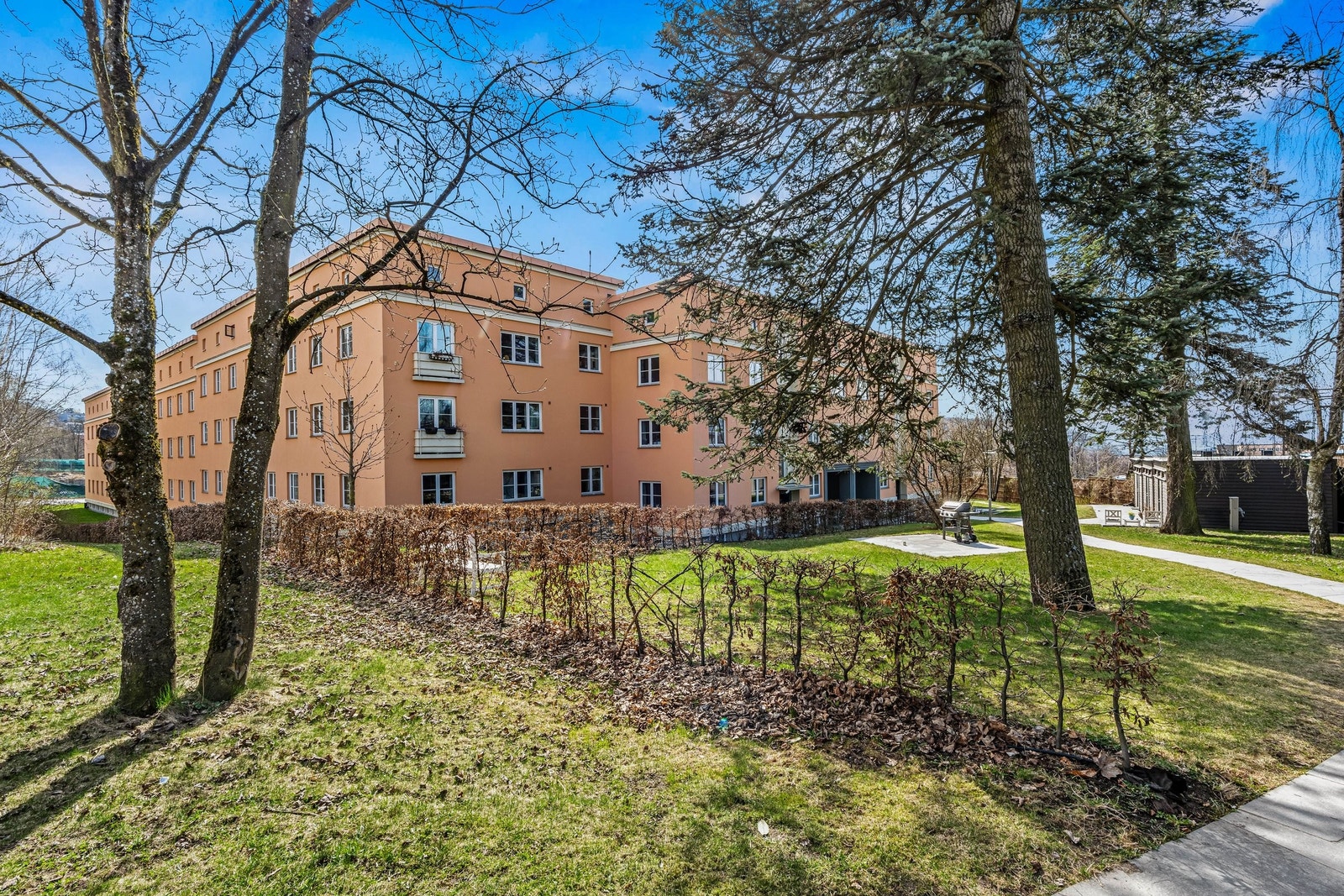 Nordvendt inngangsparti Galleribilde