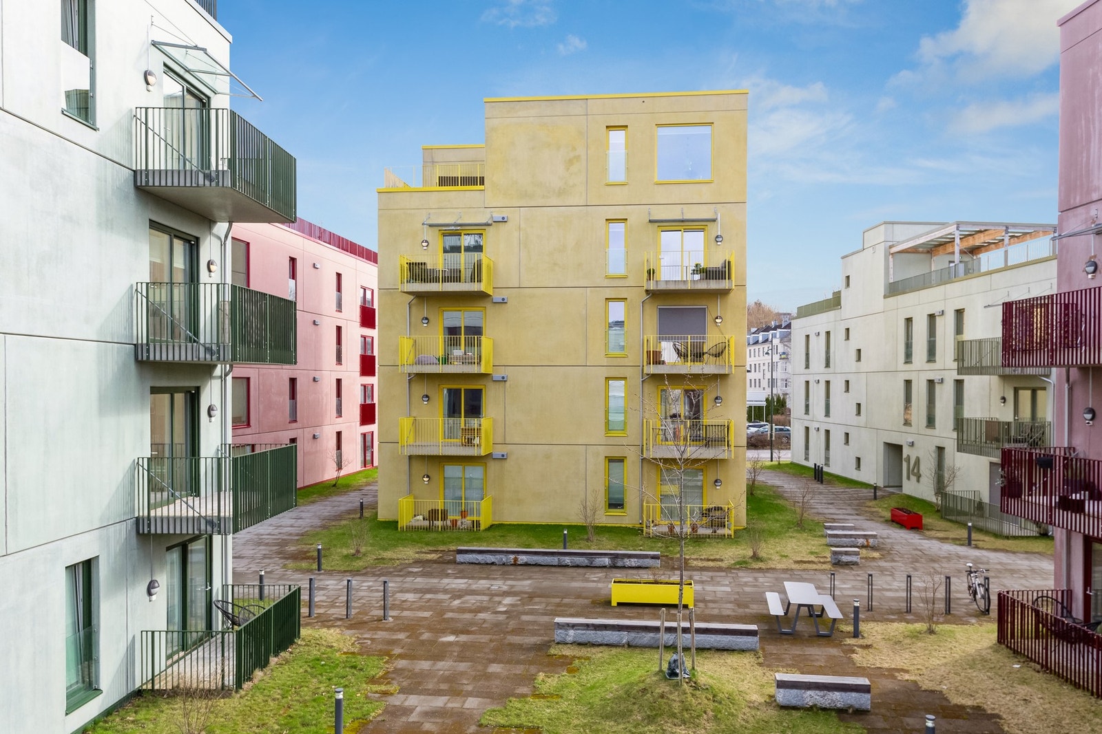 Her har man kort avstand til alle byens fasiliteter samt flotte turområder langs Nidelva. Galleribilde