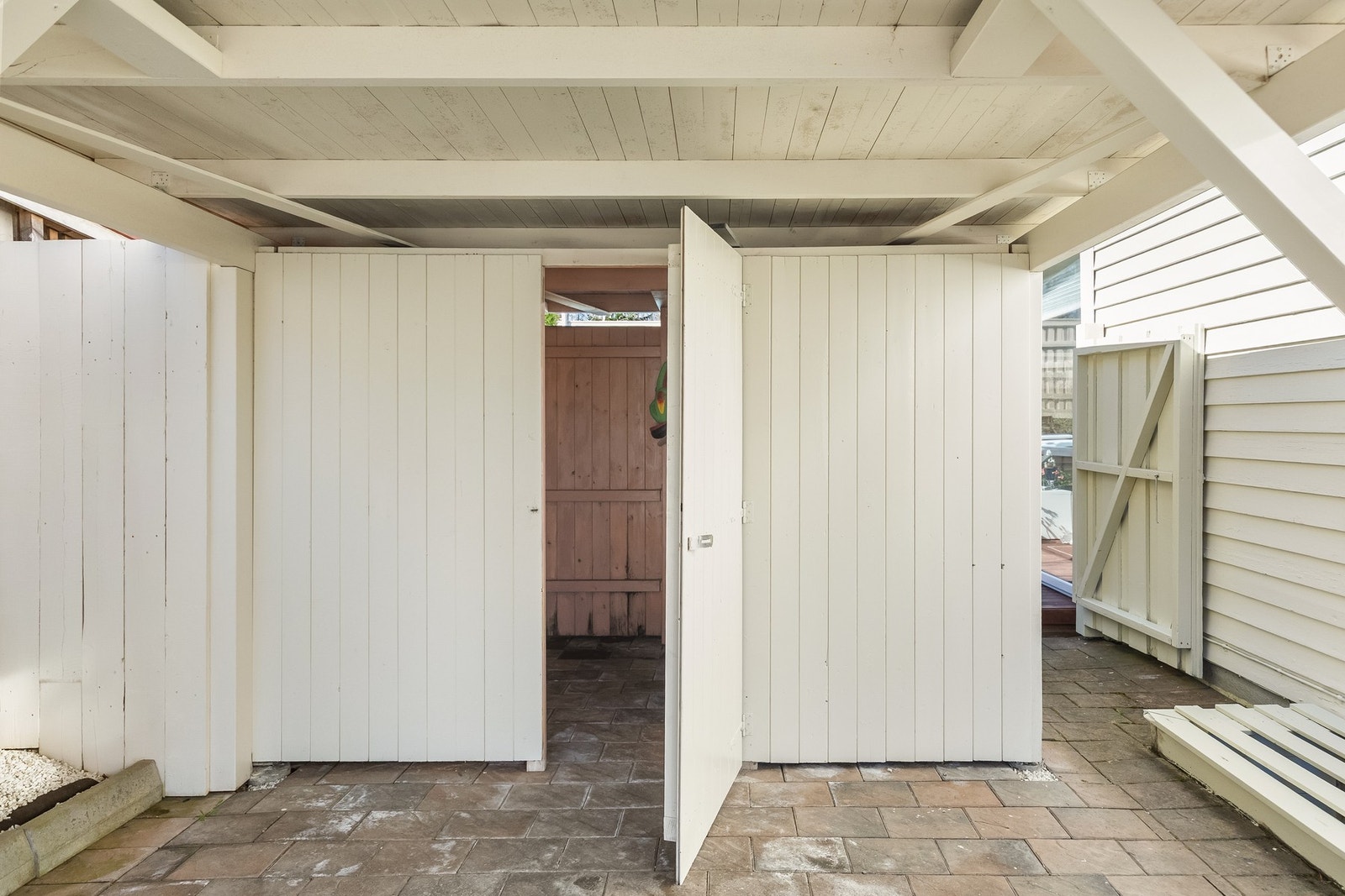 Under carport er det også montert en utvendig bod. Galleribilde