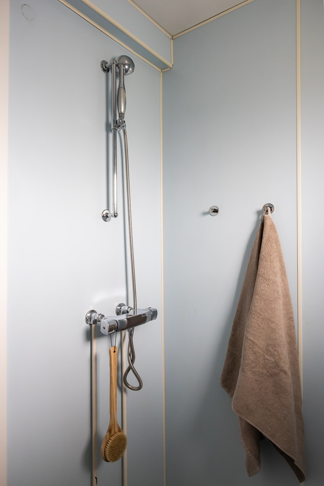 Dusj med wc og servant Galleribilde