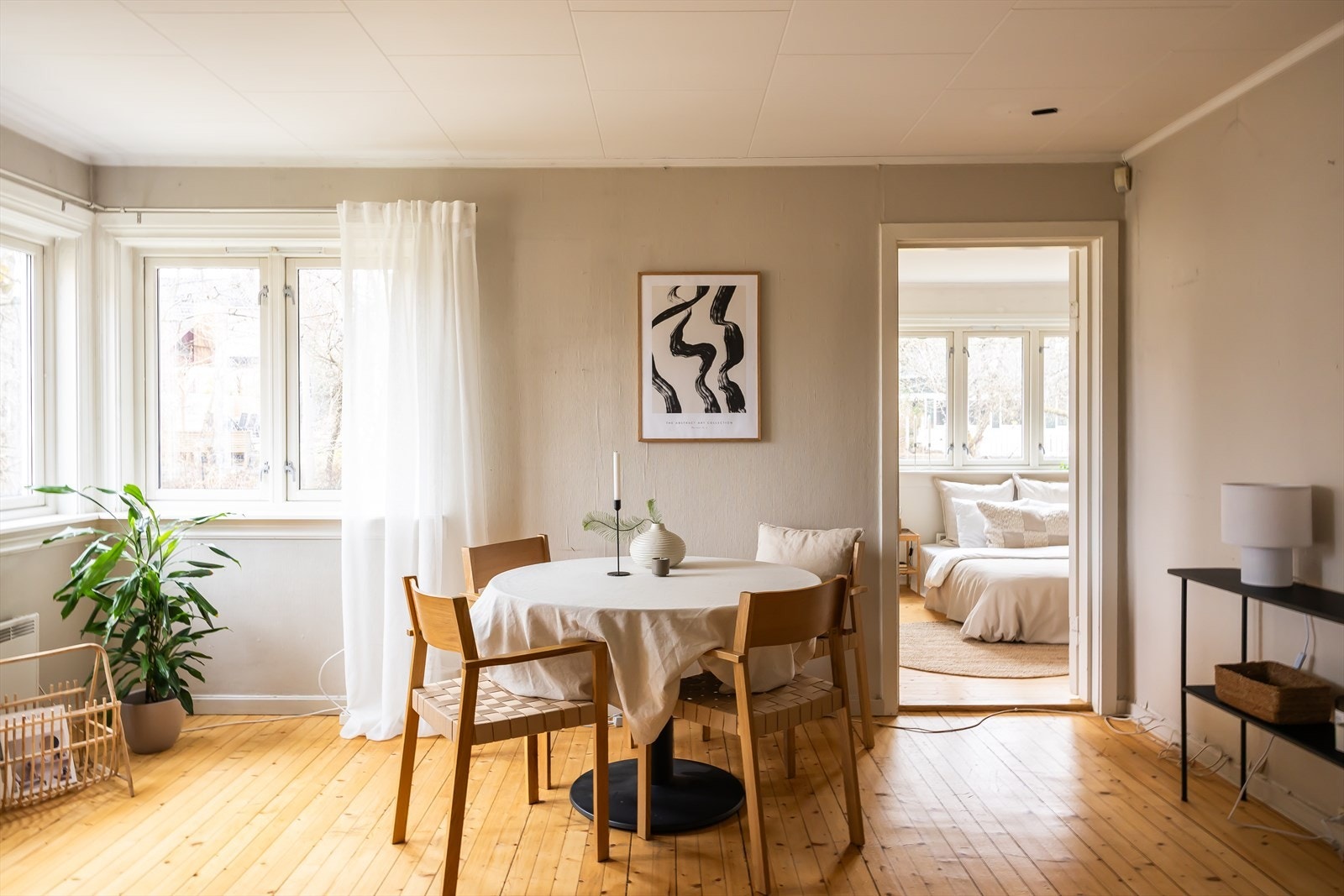 Stue i 1. etasje - Planløsning for 1. og 2. etasje er tilnærmet like Galleribilde