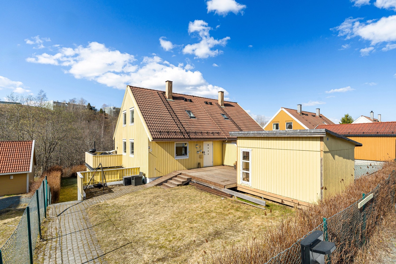 EiendomsMegler 1 ved Kristoffer Singsaas Strøm har gleden av å presentere Okstadøy 6 A. Galleribilde