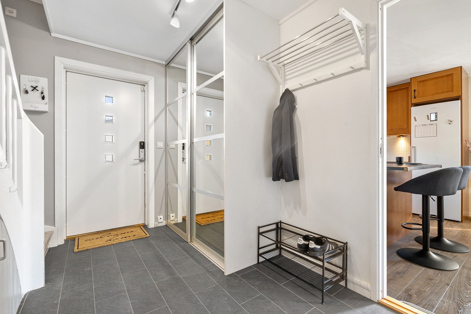 God plass til oppheng av yttertøy. Galleribilde