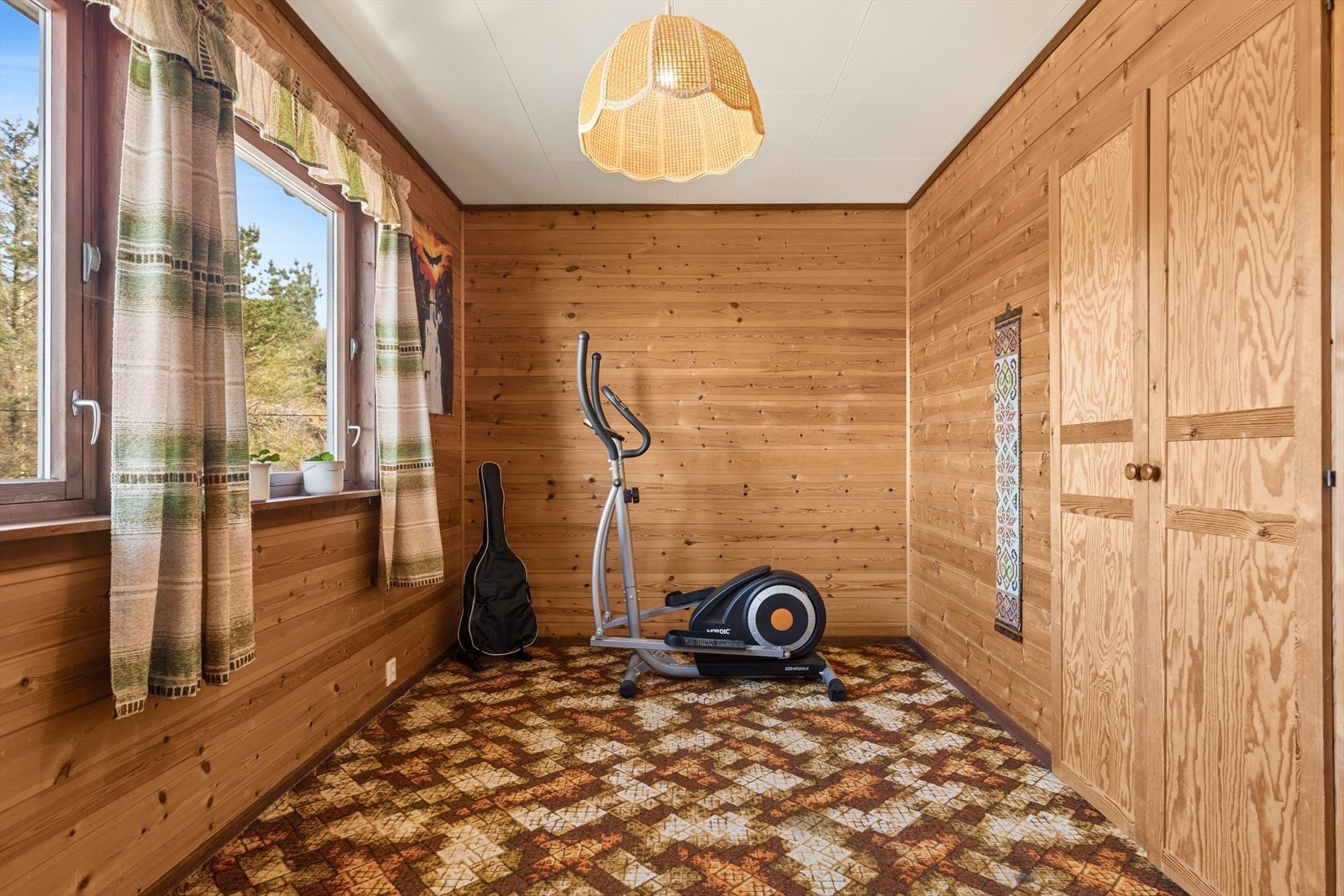 Med mange disponible rom er det stor fleksibilitet til å innrede etter egne behov, enten det er treningsrom, gjesterom eller lekerom. Galleribilde