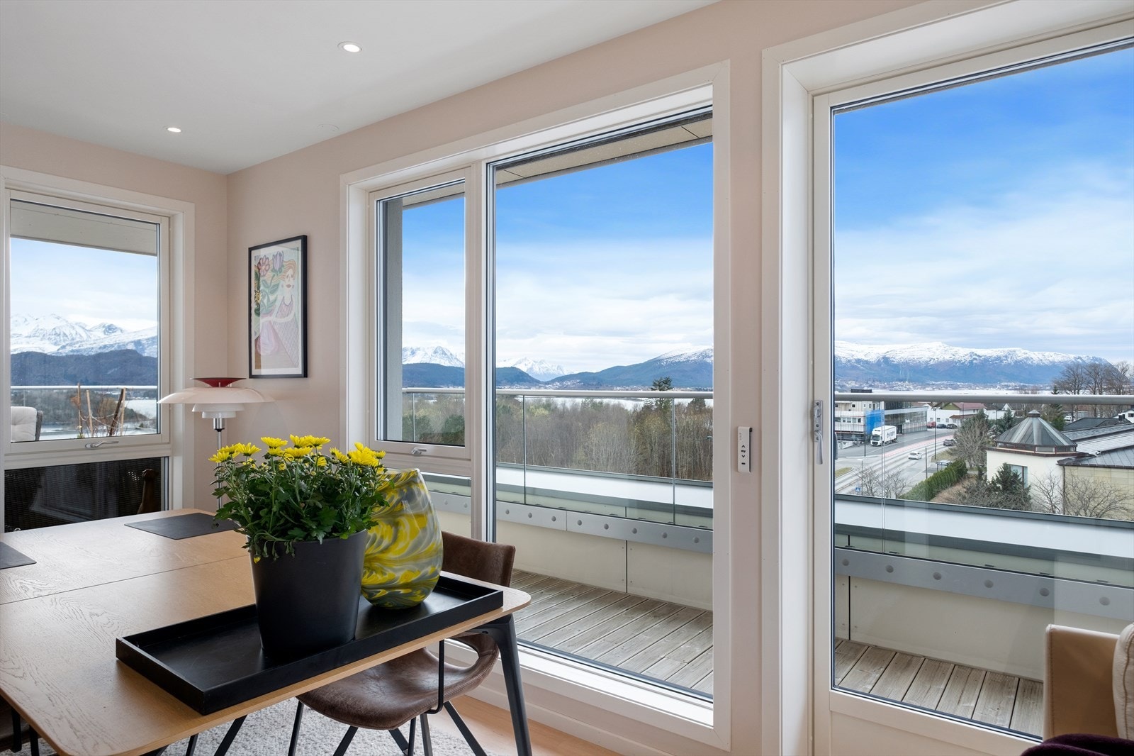 Utgang til takterrasse fra spisestuen Galleribilde