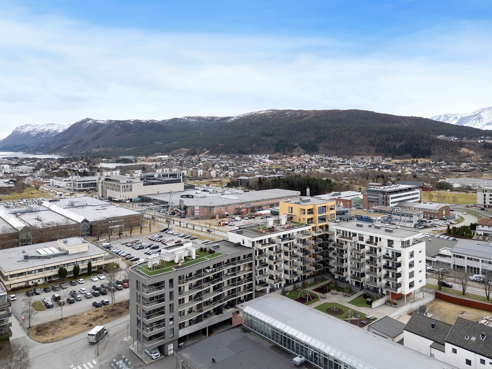 Dronefoto av bygget Galleribilde