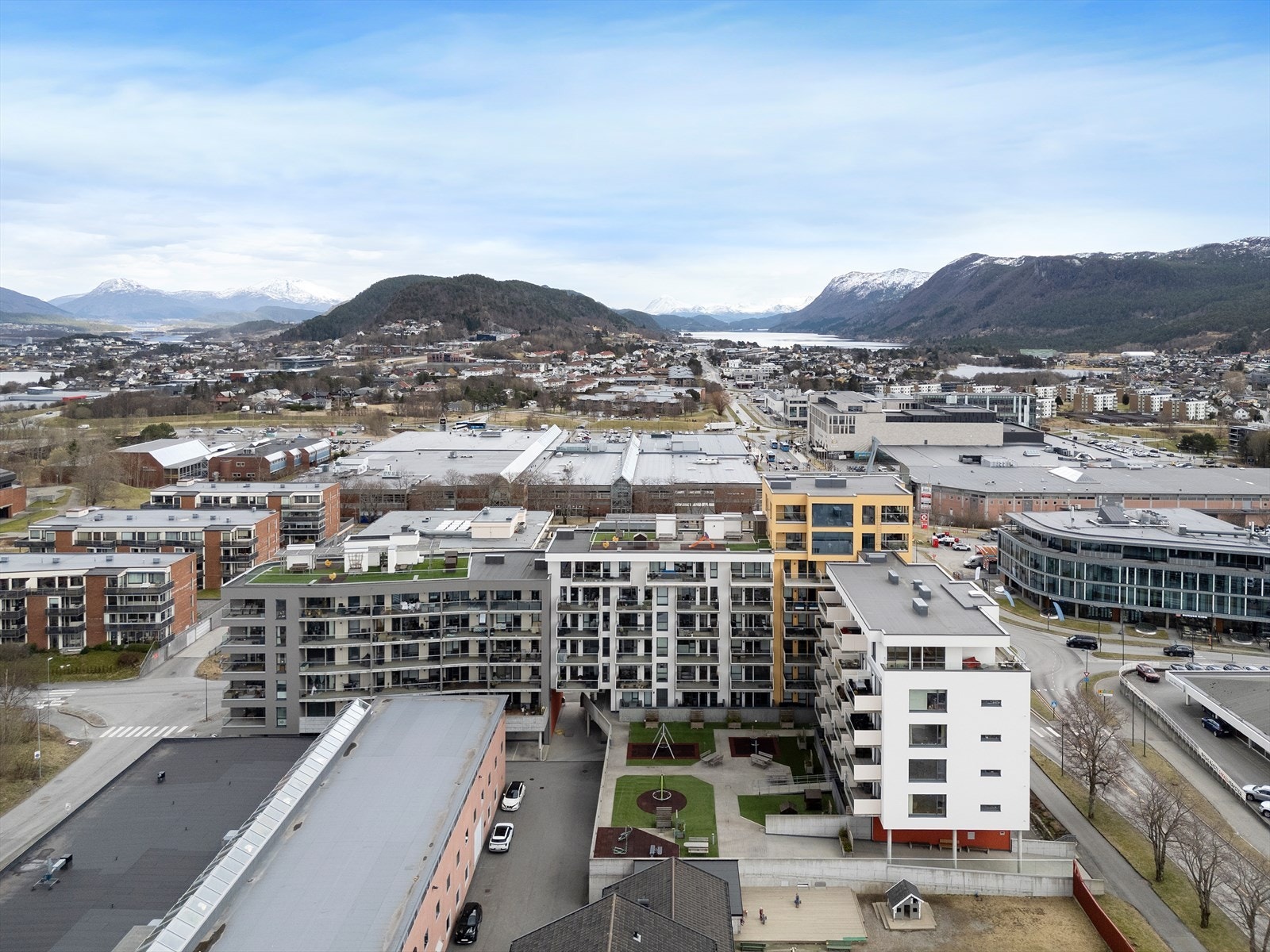 Dronefoto av bygget Galleribilde