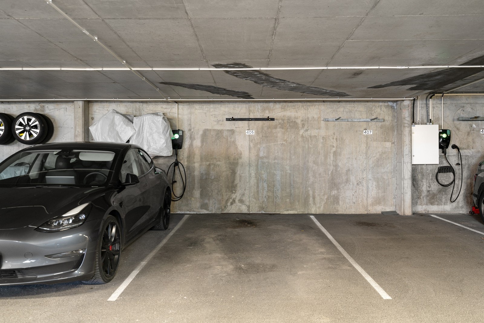 Egen plass i lukket garasjeanlegg. Galleribilde