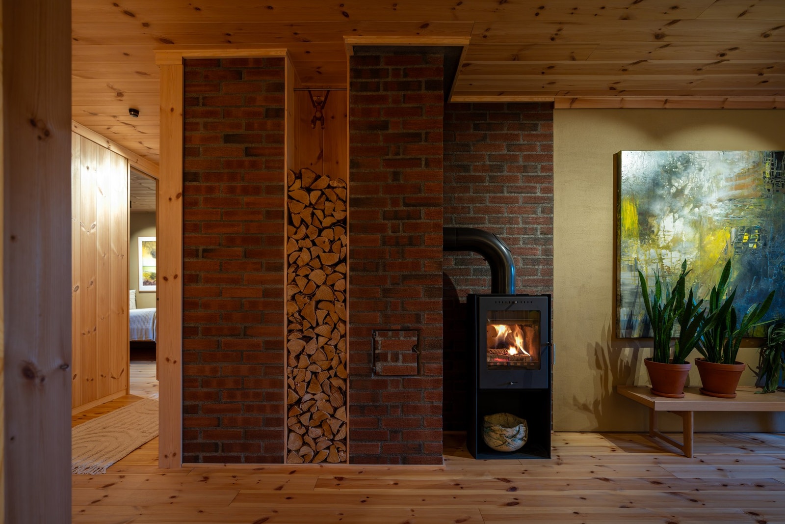 Moderne peisovn sørger for varme og hygge i høst- og vinterhalvåret. Galleribilde