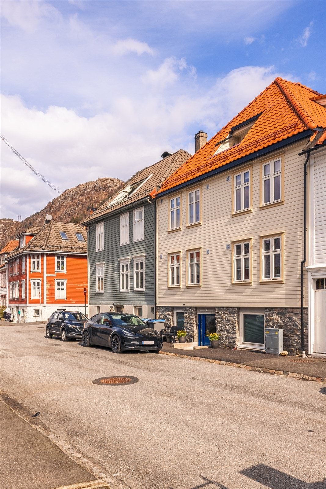 Gjeble Pederssøns gate er en stille og rolig gate, midt i hjertet av Sandviken Galleribilde