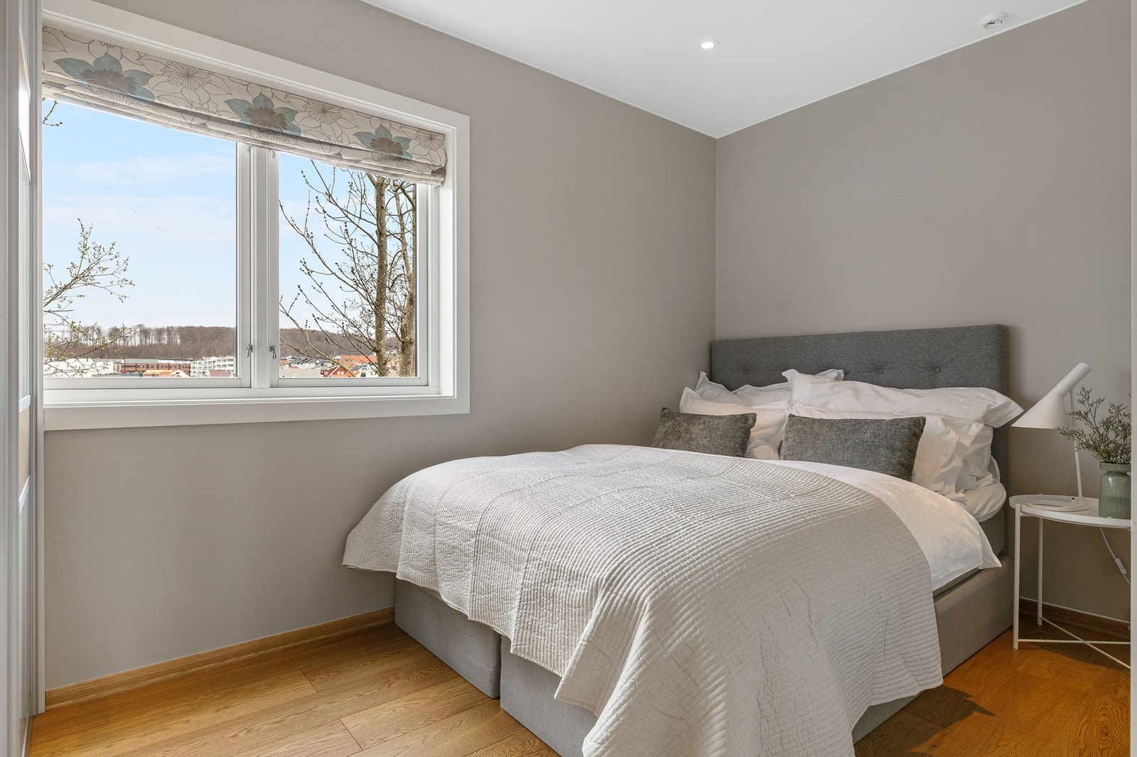 Soverom med plass til dobbeltseng. Galleribilde