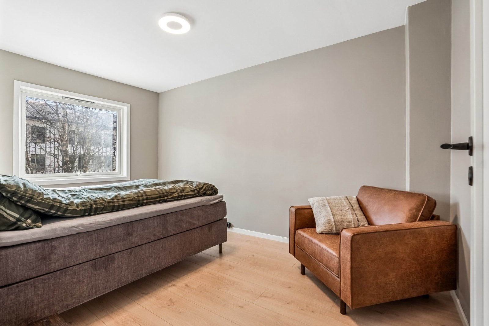 Hovedsoverom med god plass til dobbeltseng. Galleribilde