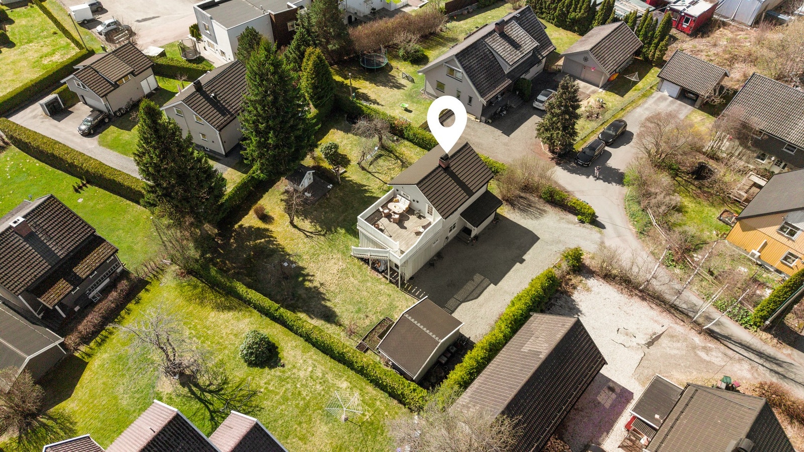 Dette er en betydelig oppgradert familiebolig over tre plan med innholdsrik planløsning og attraktiv beliggenhet Galleribilde