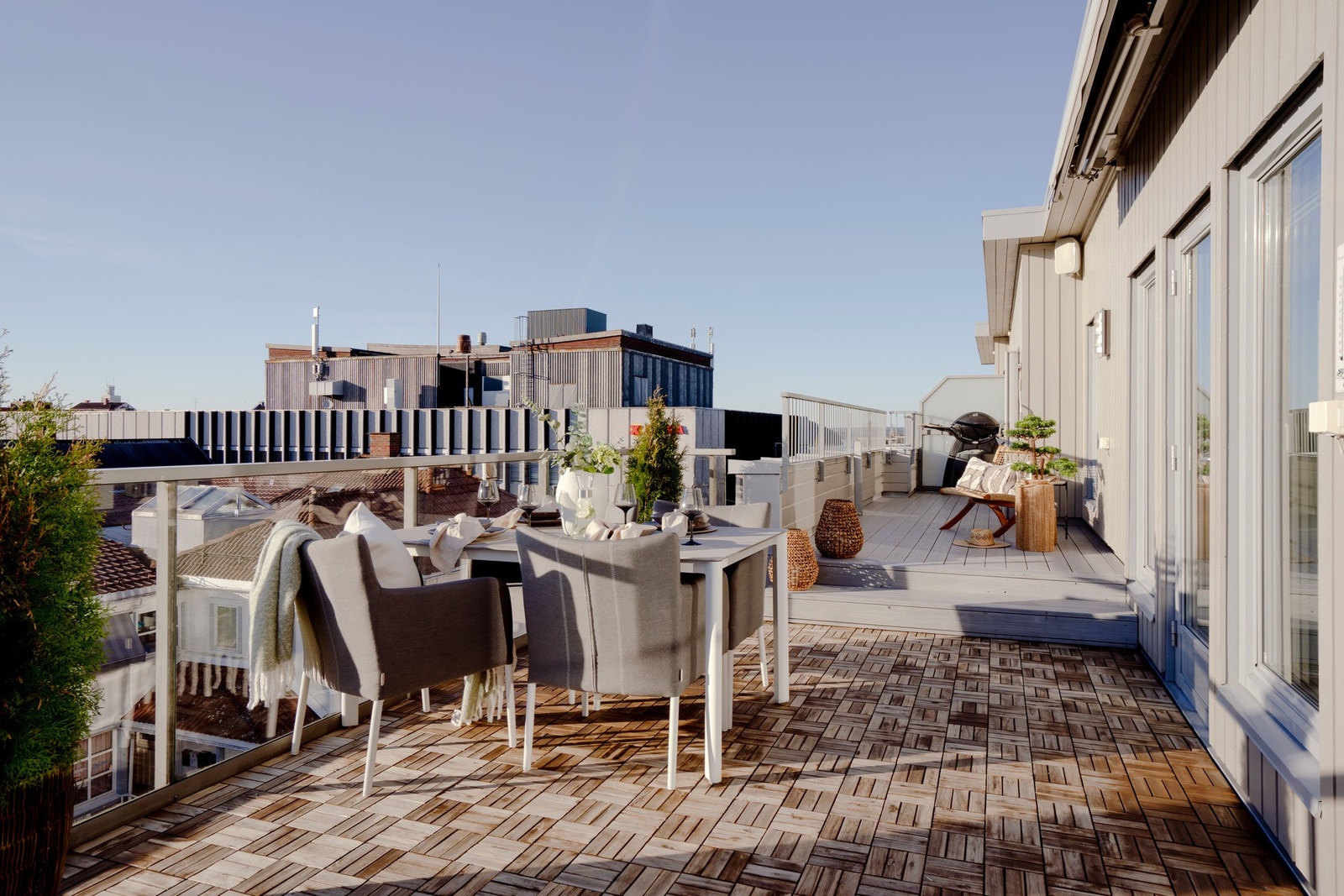 Terrassemarkise kan kjøres ut ved behov Galleribilde