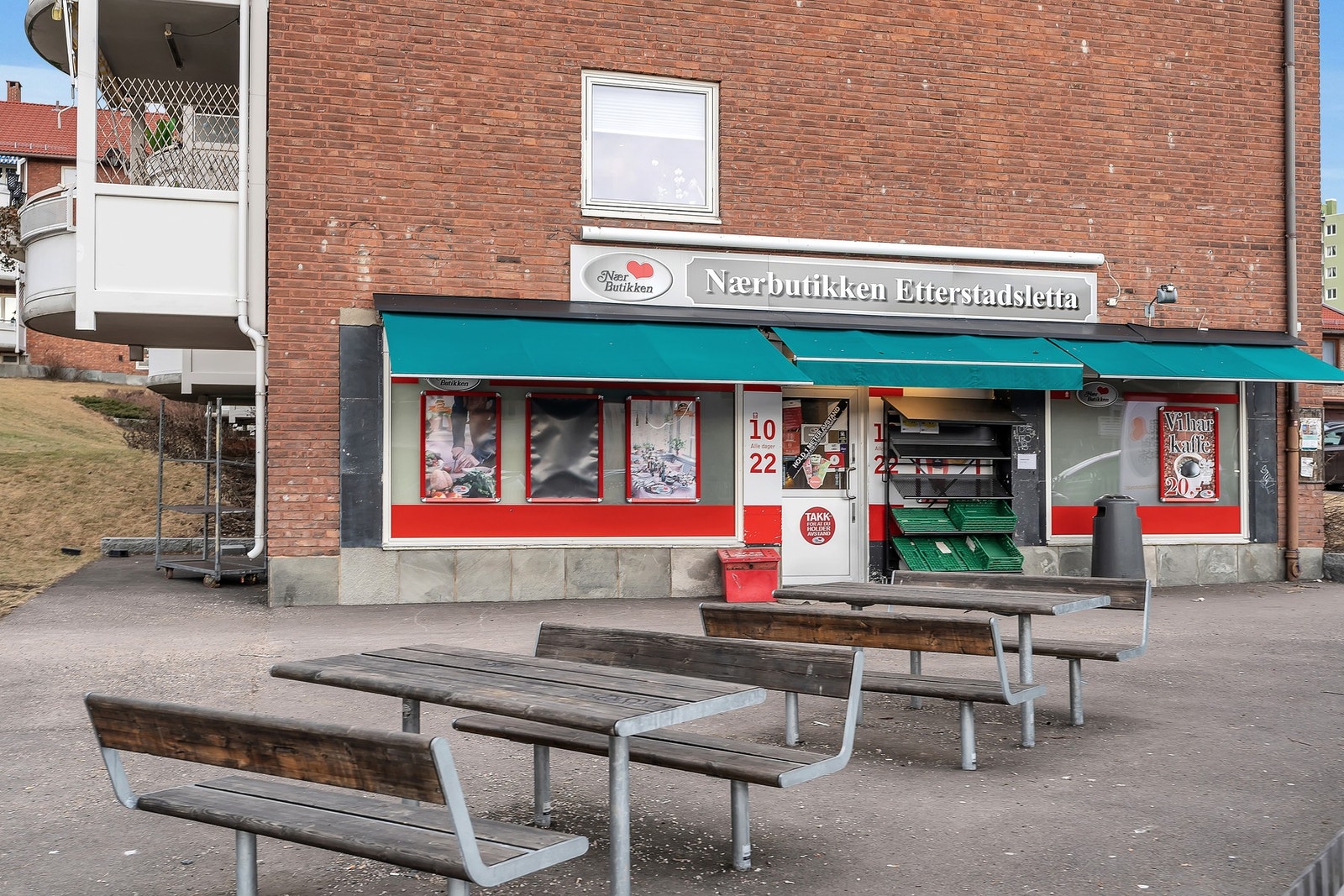 Dagligvarehandelen kan enkelt gjøres på Rema 1000 og Nærbutikken Etterstad, som har søndagsåpent. Galleribilde