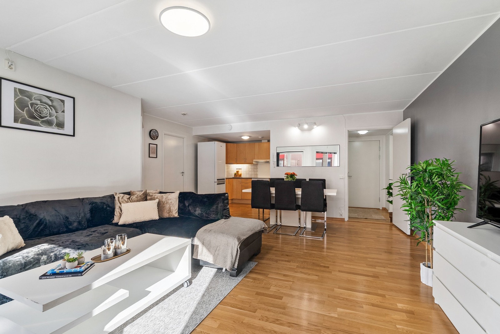 God plass til både sitte- og spisegruppe Galleribilde