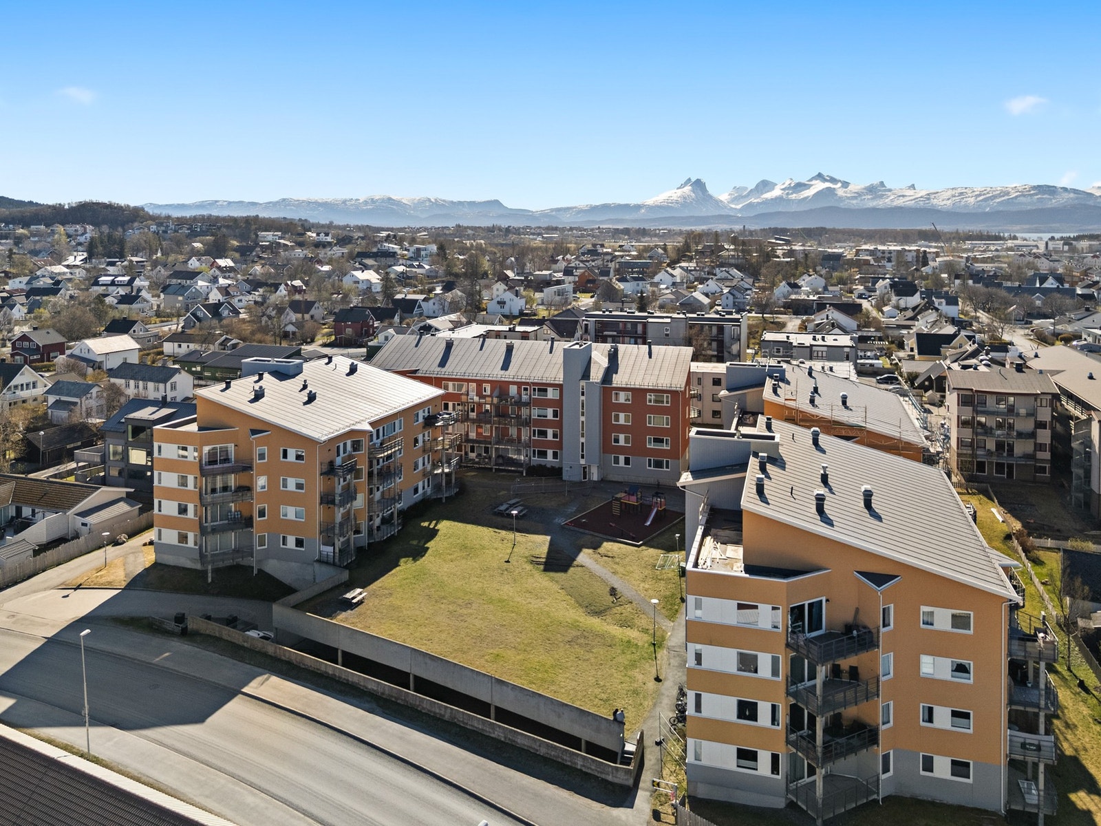 Sameiet ligger fint til i populære Rønvika - Herfra er det kort vei til både sentrum og flotte turområder Galleribilde
