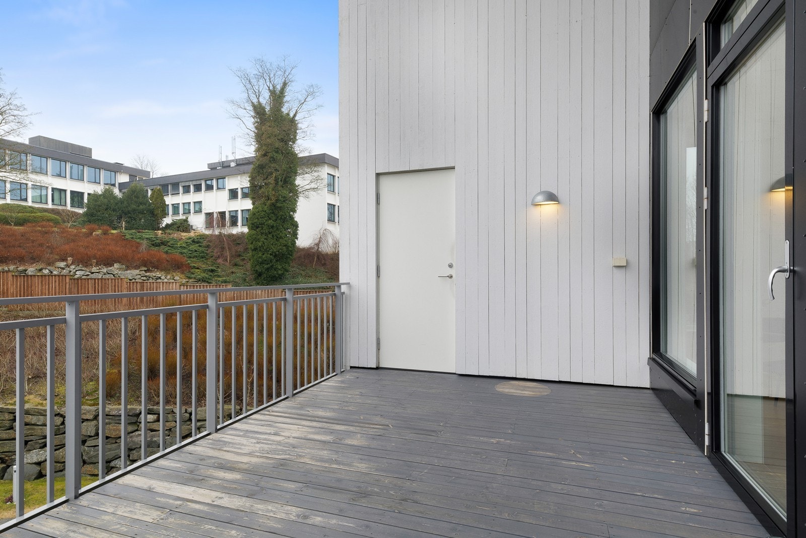I tillegg til sportsbod i garasjeanlegg er det bod ved veranda. Galleribilde