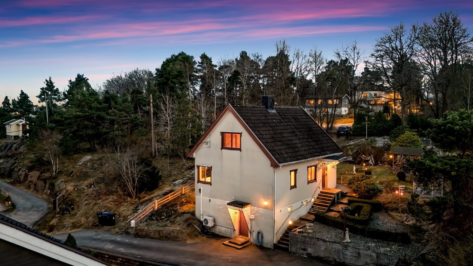 Boligen er fundamentert på byggegrunn av fjell. Galleribilde