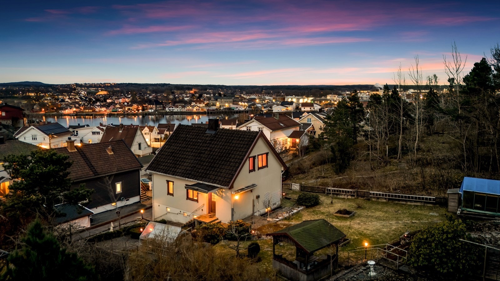 DNB Eiendom v/Michael A. Meyer (Tlf. 48062870) ønsker deg velkommen til Kråkerøy og Kapteinveien 5! Galleribilde