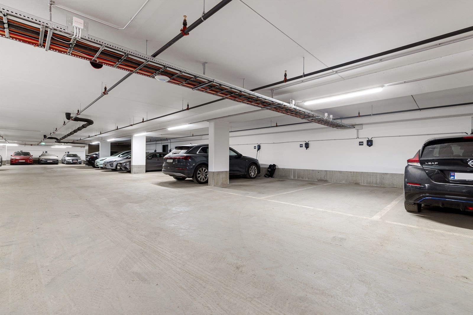 Det medfølger 1 stk. parkeringsplass i garasjekjeller inkl. ladeboks, p-plass nr. 29. Galleribilde