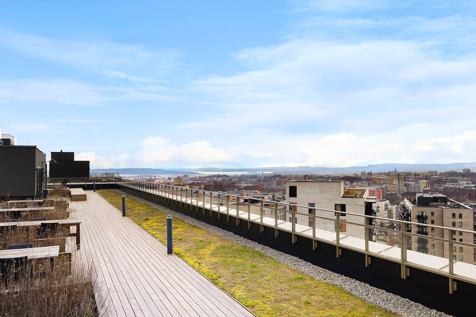 Utsikt mot fjorden, Grefsenkollen og Holmenkollen. Velkommen til visning! Galleribilde