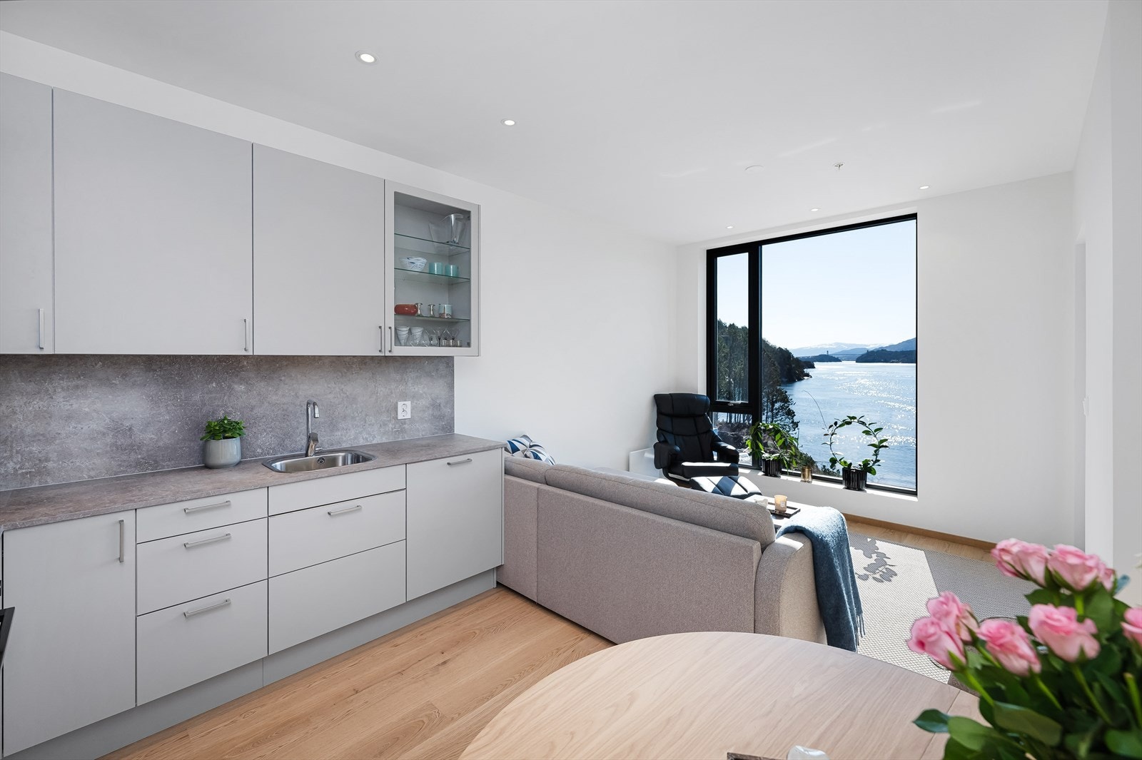 Hjertelig velkommen til Vardane 161, en splitter ny, lekker utsiktsleilighet. Foto: Fotograf Mats Lie. Galleribilde