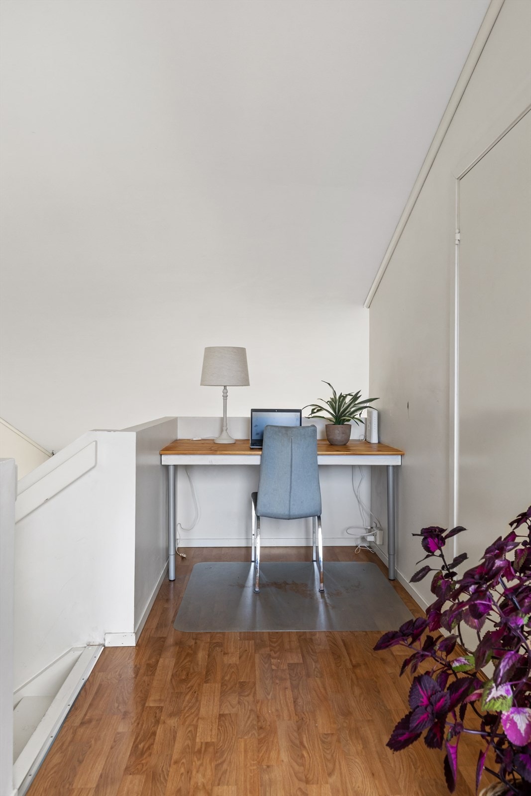 Det er plass til en liten kontorløsning i gangen i 2.etg. Galleribilde