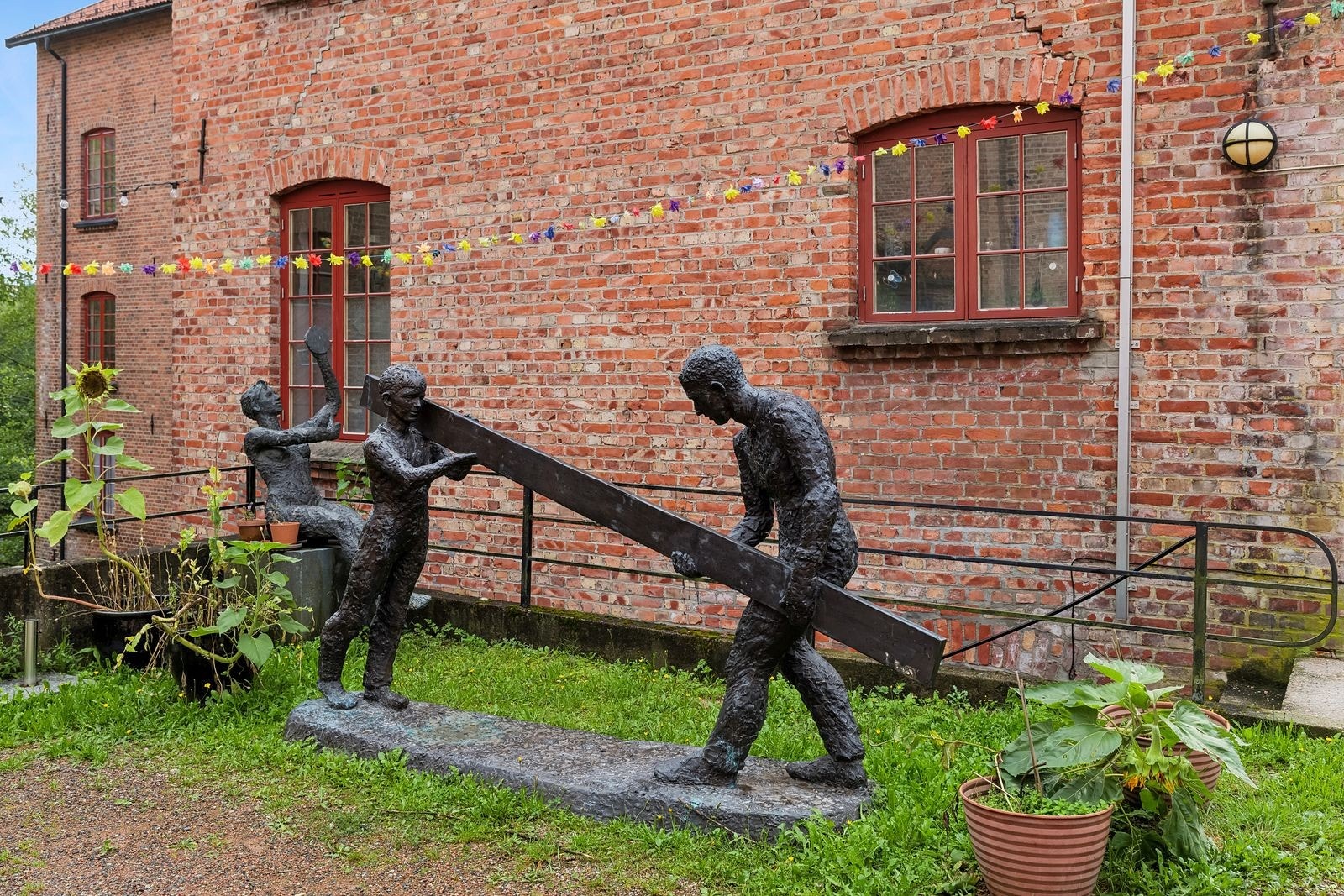 Sameiet er et levende kulturmiljø med blant annet cafe, gallerier og museum. Galleribilde