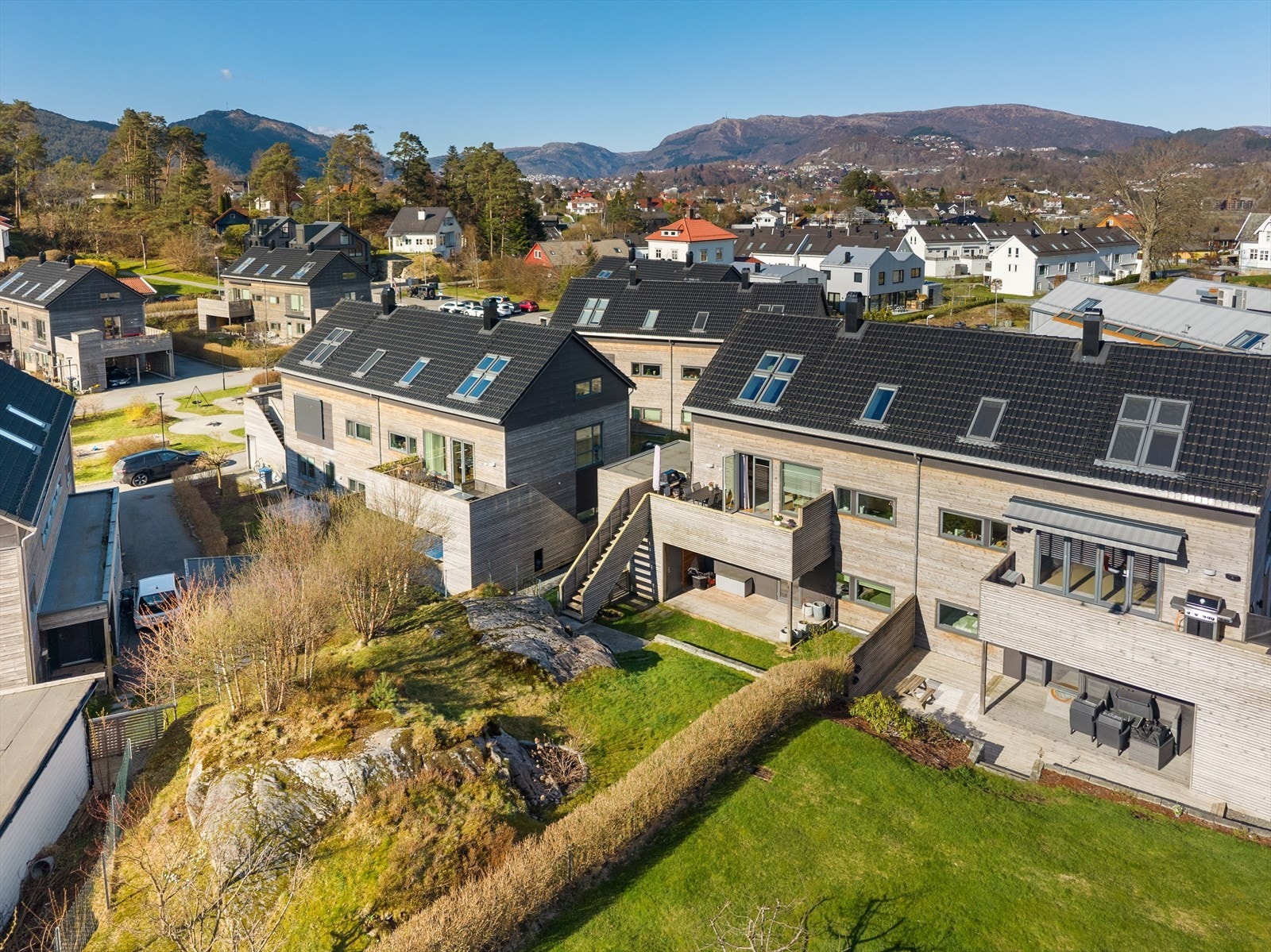 Boligen ligger i et attraktivt og barnevennlig området på Skjold. Galleribilde