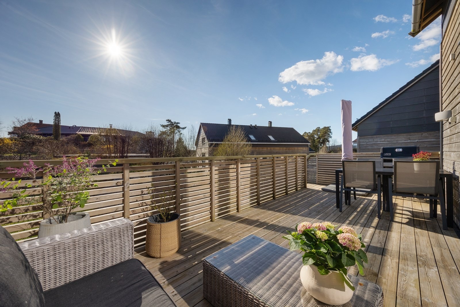Her får du en herlig uteplass med gode solforhold. Galleribilde