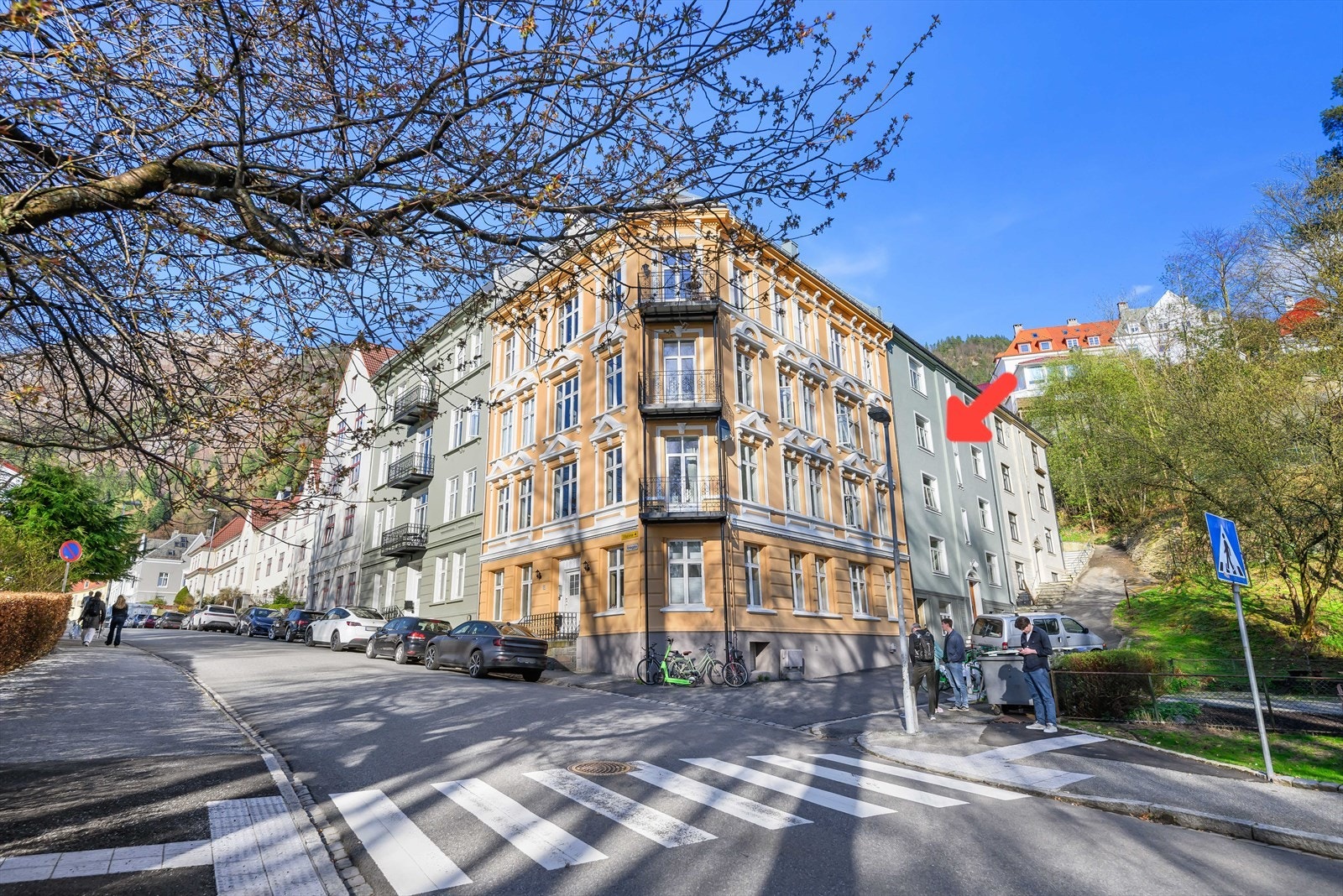 To-roms selveierleilighet i klassisk bygård i vakre Sandviken. Galleribilde