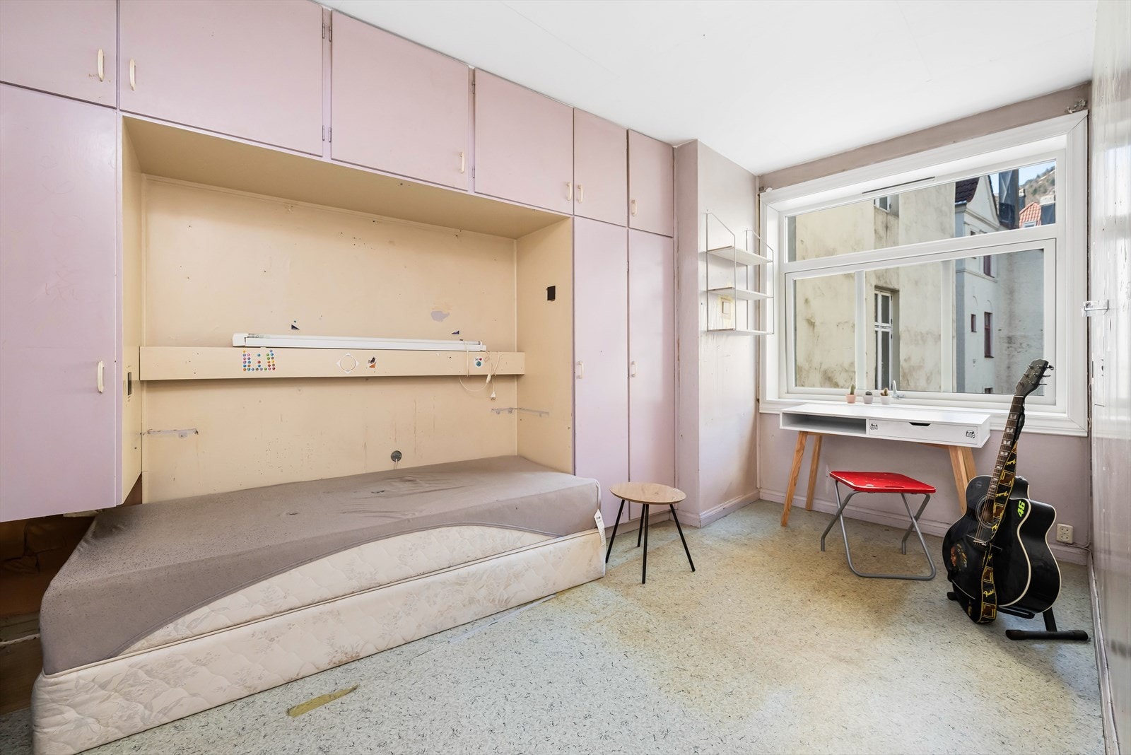 God plass på soverom med store vindusflater som gir godt lysinnslipp. Galleribilde