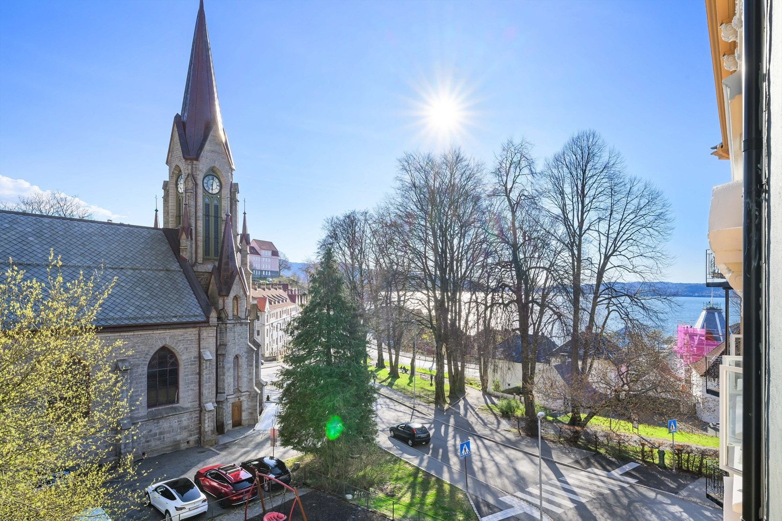 Nydelig utsikt fra stuevindu. Galleribilde