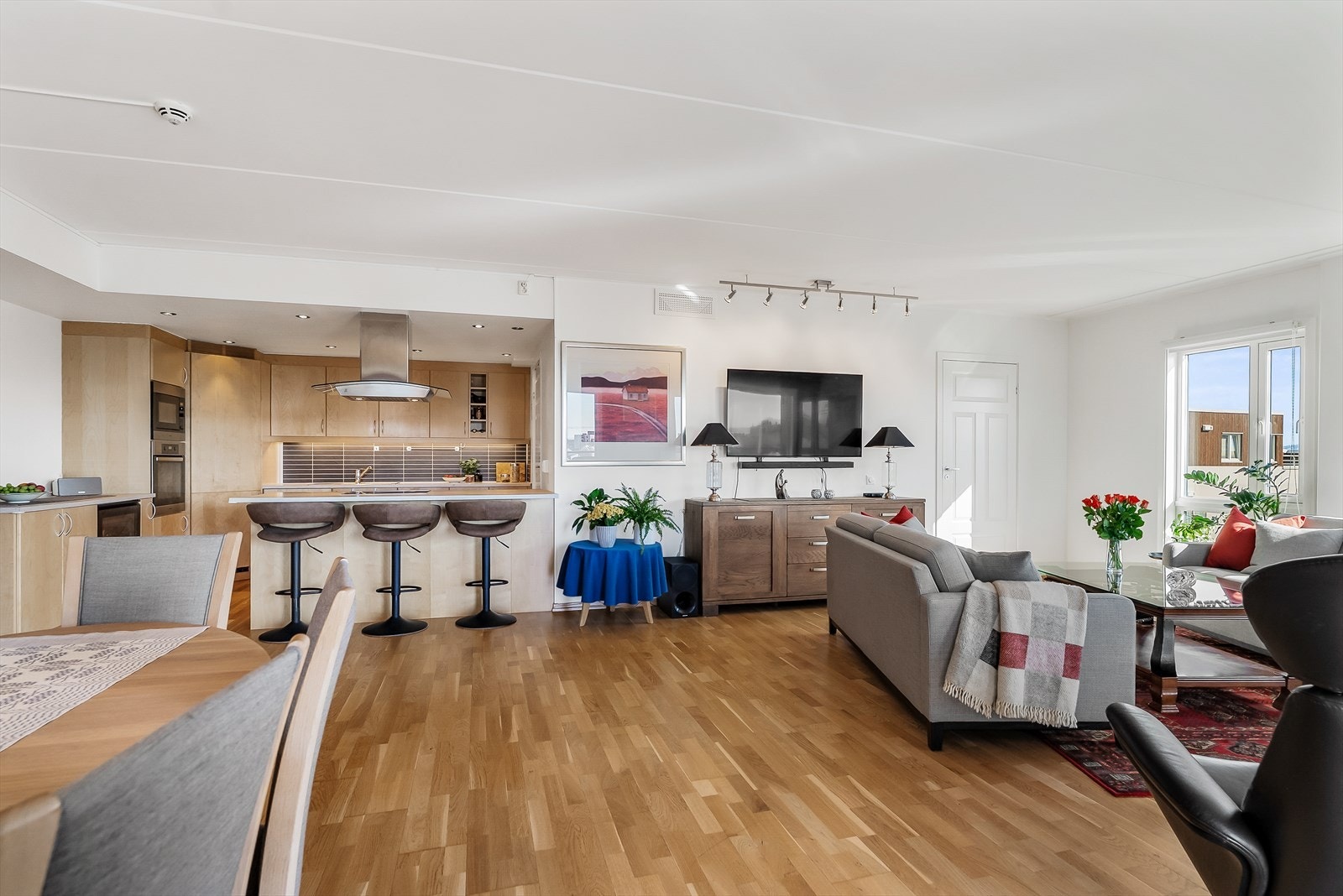 Leiligheten har balansert ventilasjon med varmegjenvinning. Kanalene ble rengjort i 2024. Galleribilde