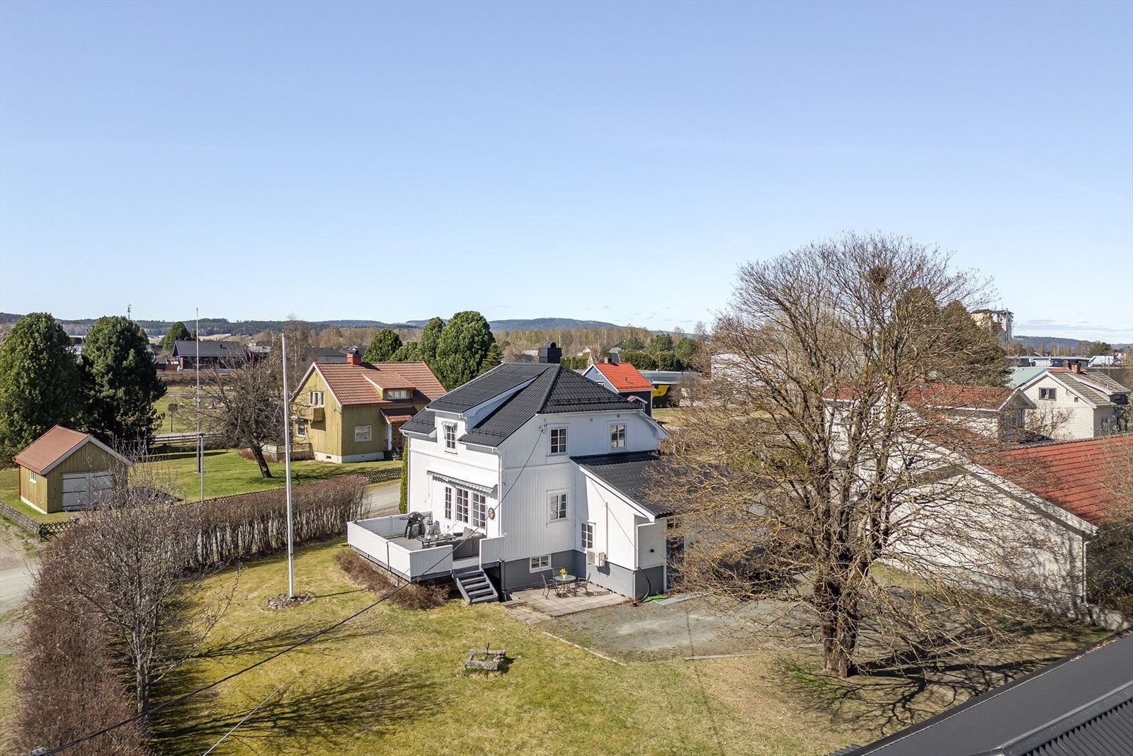Velkommen til Smedvegen 43, familiebolig sentralt på Kirkenær! Foto: Husfoto v/ Bernat Tubau. Galleribilde